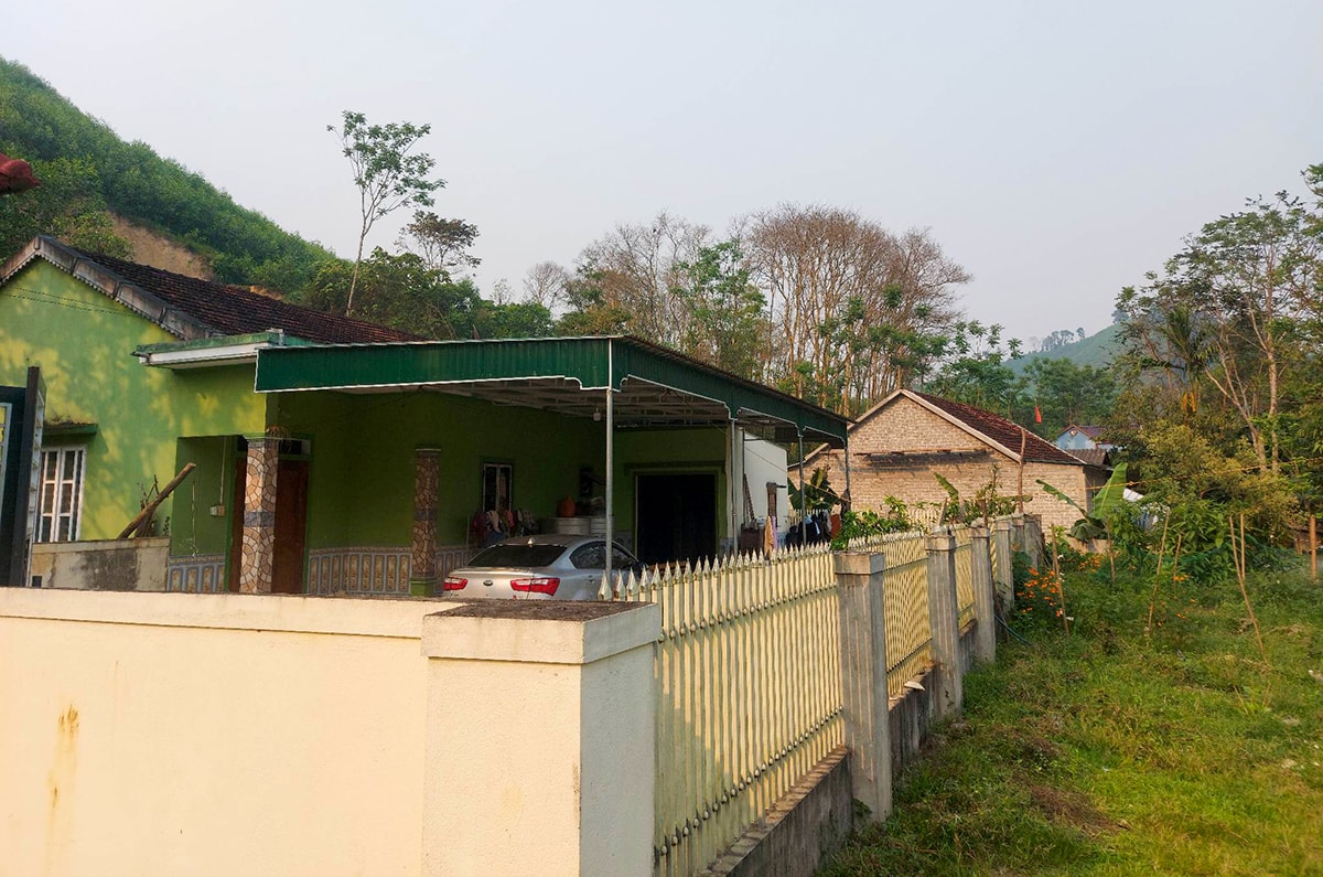 Cụm dân cư 5 nhà dân bản Kẻ Tre, nơi có gia đình chị Vi Thị Hạnh.