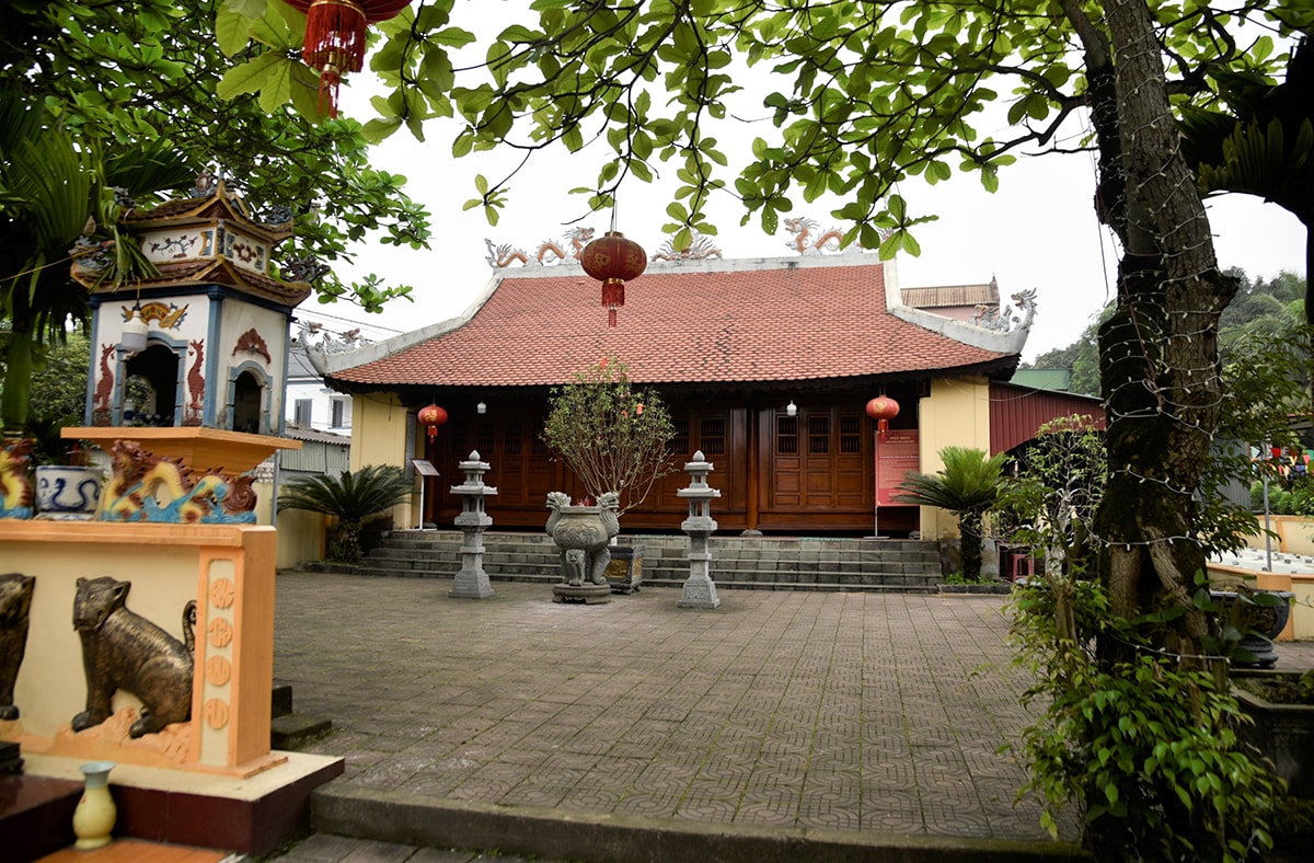 Đền Làng Hiếu, phường Nghi Hải (thị xã Cửa Lò) được tu bổ, tôn tạo từ nguồn xã hội hóa. Ảnh: M.Q