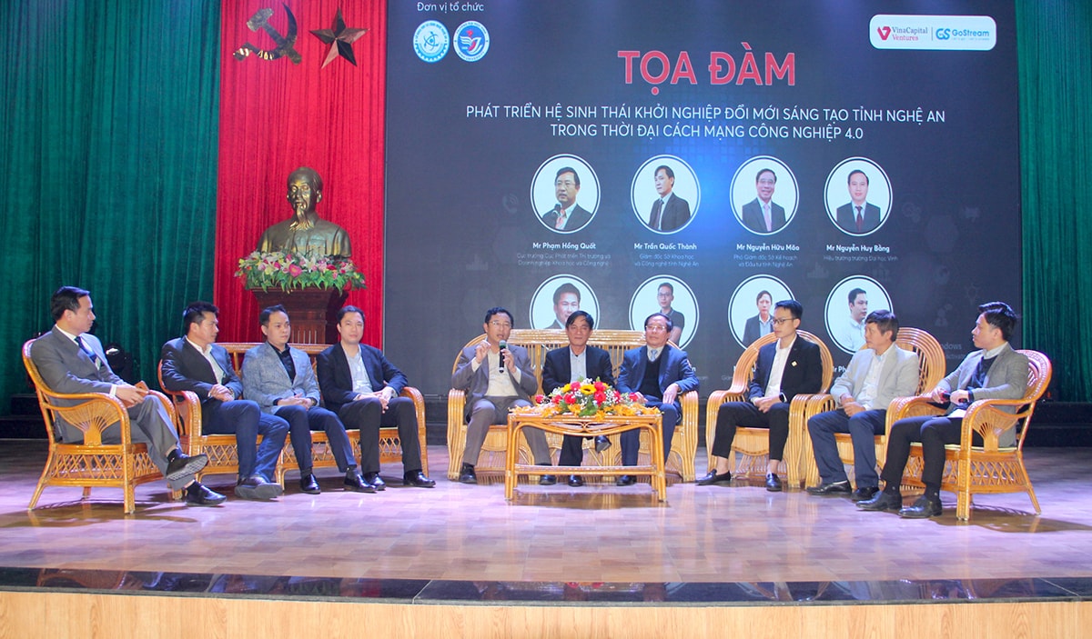 Chương trình tọa đàm khởi nghiệp ở Trường Đại học Vinh. Ảnh: Quang An