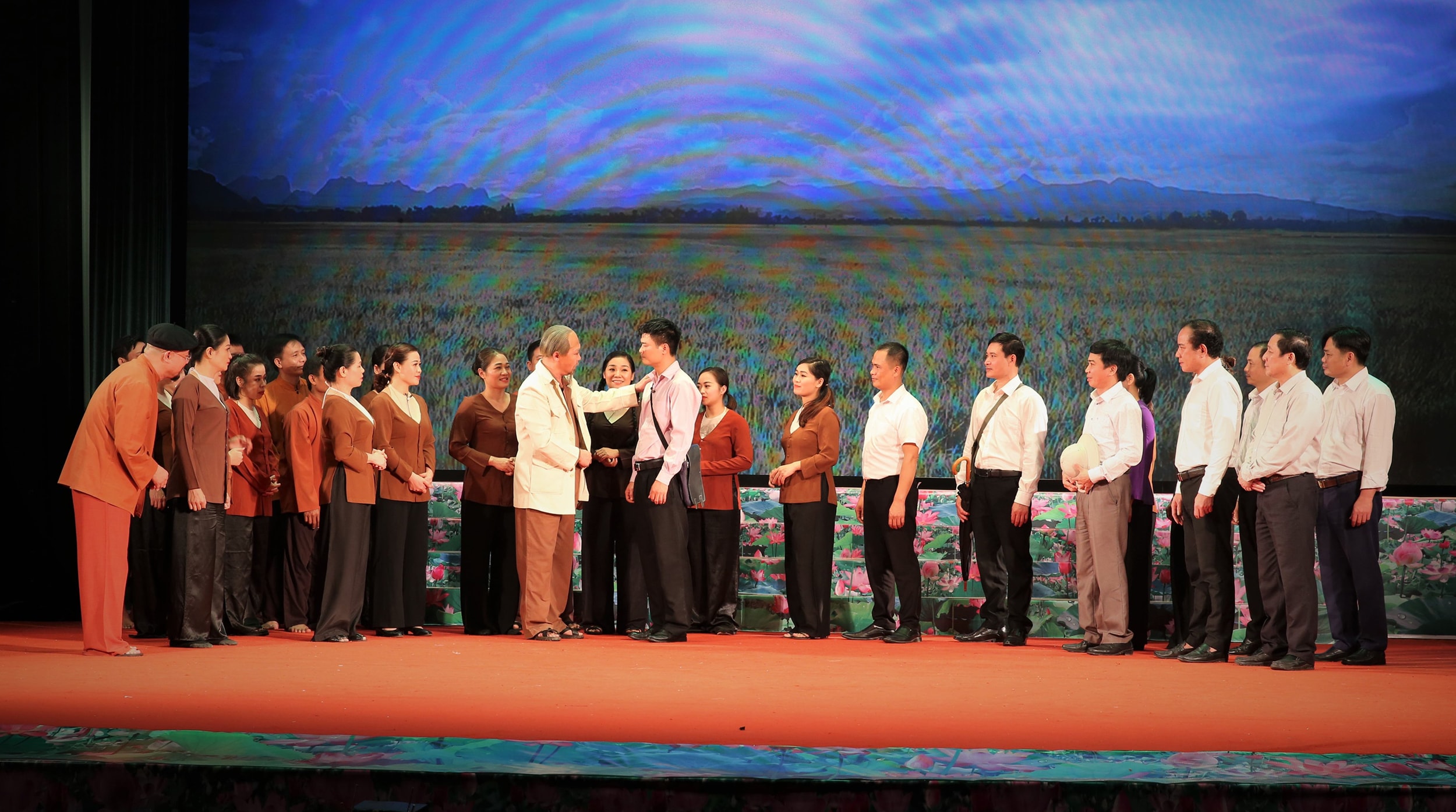 Hoạt cảnh Bác Hồ đến thăm xã Vinh Thành - Yên Thành trong lần Người về thăm quê lần thứ hai.