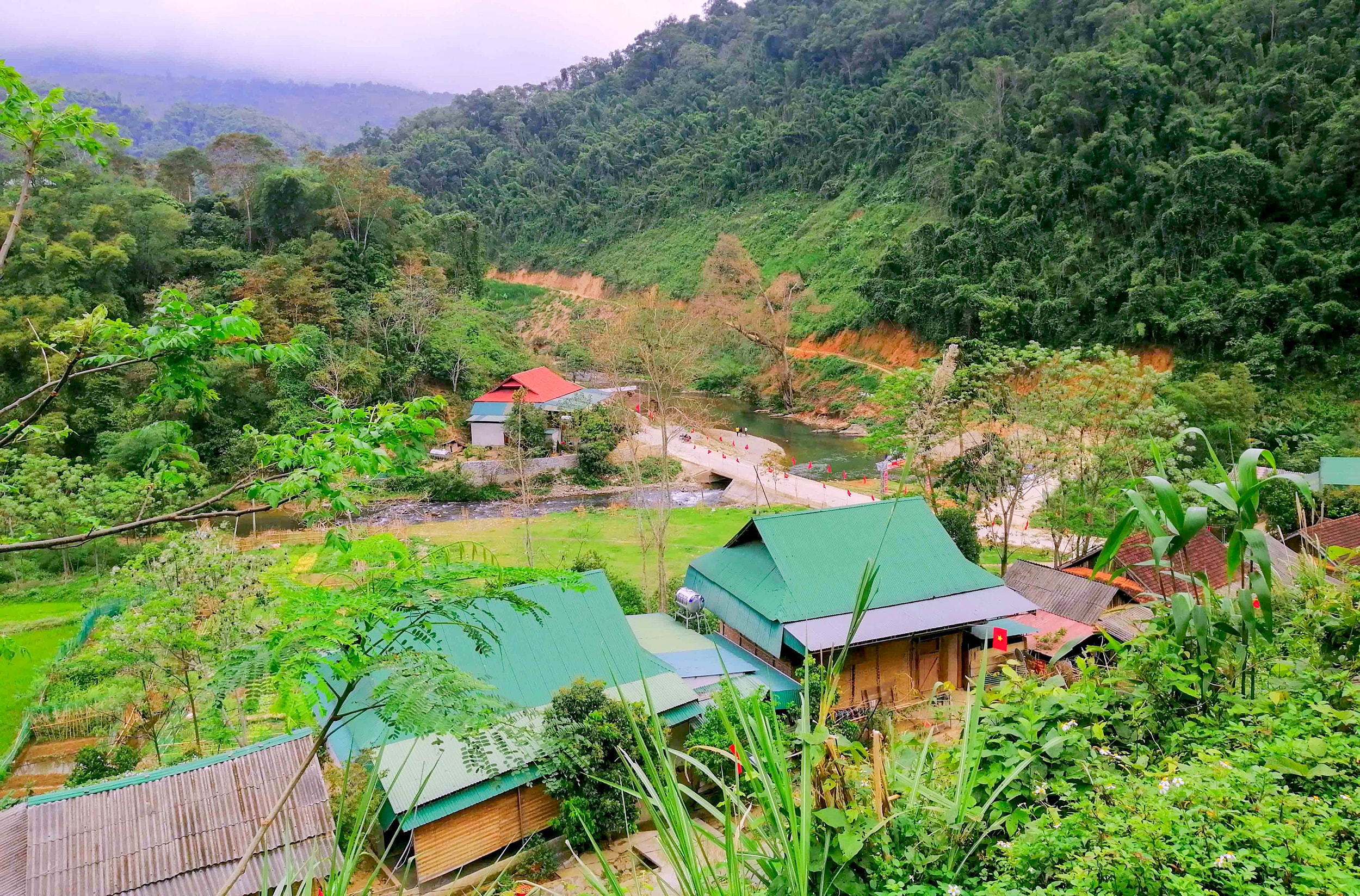 Một góc trung tâm xã biên giới Tam Hợp (Tương Dương). Ảnh: Quang An