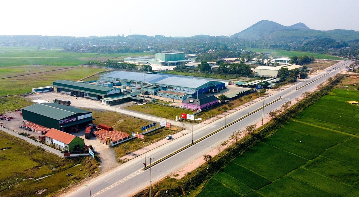 Các nhà máy trên địa bàn thị xã. Ảnh: Thành Cường