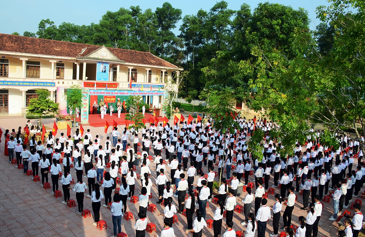 Lễ khai giảng tại Trường THCS Hòa Hiếu 2, thị xã Thái Hòa. Ảnh tư liệu: Thành Chung