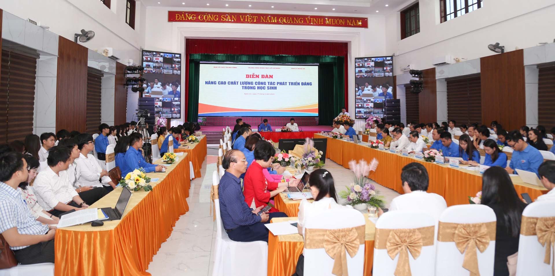 Diễn đàn chuyên đề “Nâng cao chất lượng công tác phát triển Đảng trong học sinh” do Trung ương Đoàn chủ trì, phối hợp với Ban Tổ chức Trung ương và Tỉnh ủy Nghệ An tổ chức.