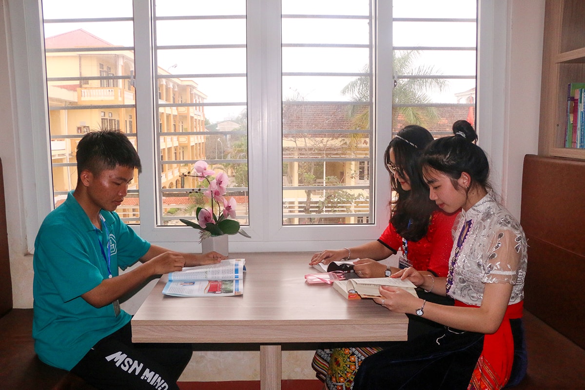 Học sinh Trường THPT Dân tộc nội trú Nghệ An được học lớp cảm tình đảng nhưng một số em chưa đủ điều kiện về độ tuổi tại thời điểm kết nạp.