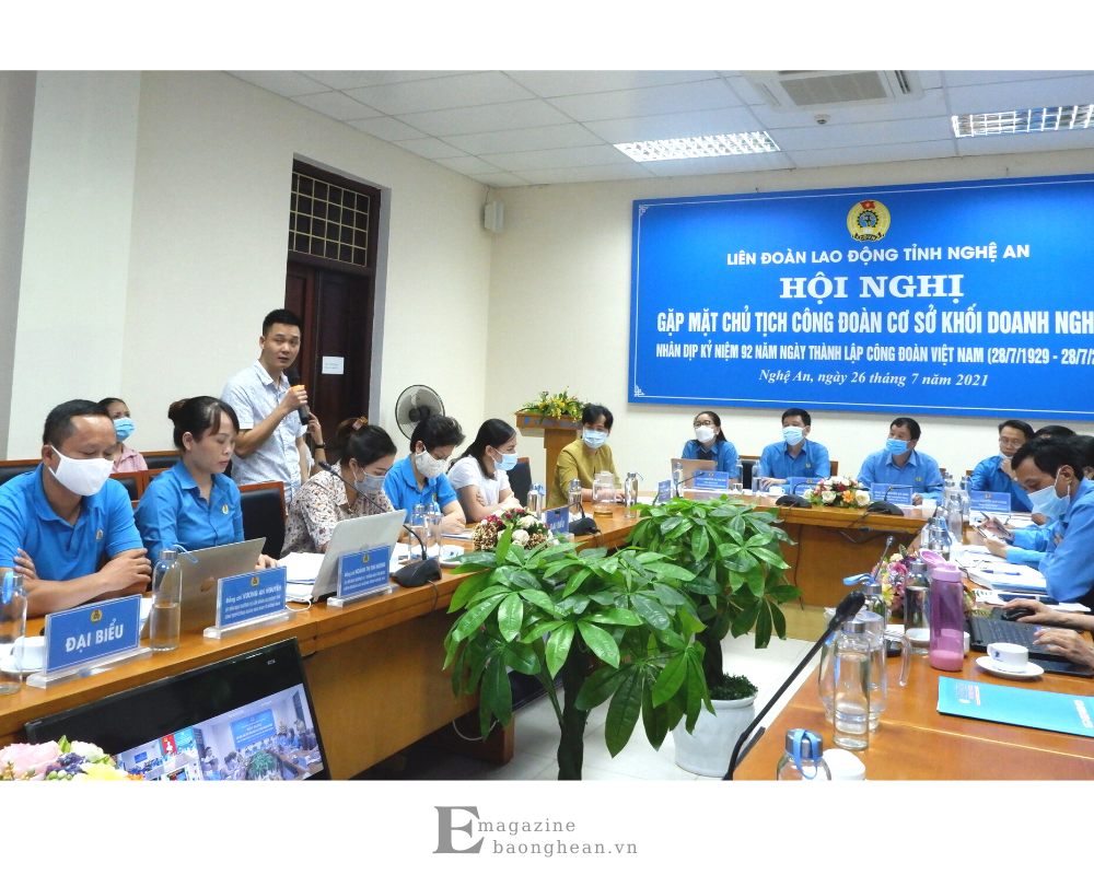 Hội nghị trực tuyến quán triệt Nghị quyết 02 đến toàn thể cán bộ, công chức chuyên trách và 200 chủ tịch công đoàn cơ sở khối doanh nghiệp. Ảnh: Diệp Thanh