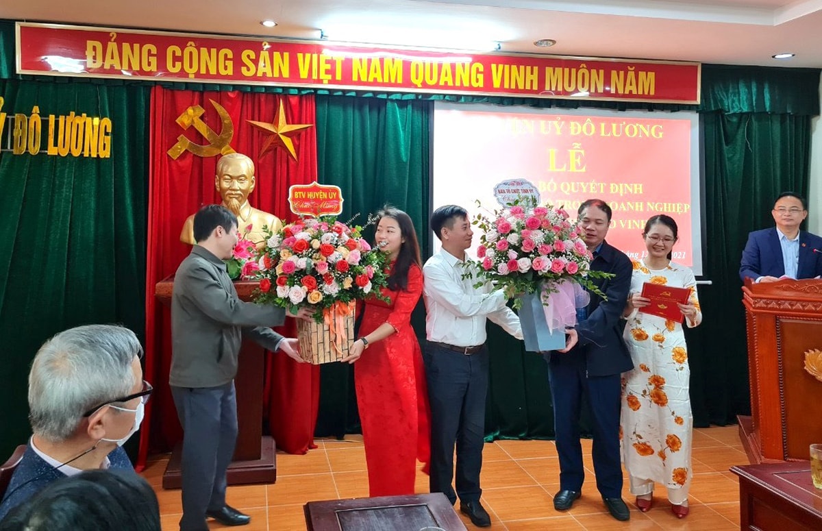 Lễ công bố quyết định thành lập chi bộ Đảng tại Công ty TNHH Kido Vinh. Ảnh tư liệu: ĐVCC