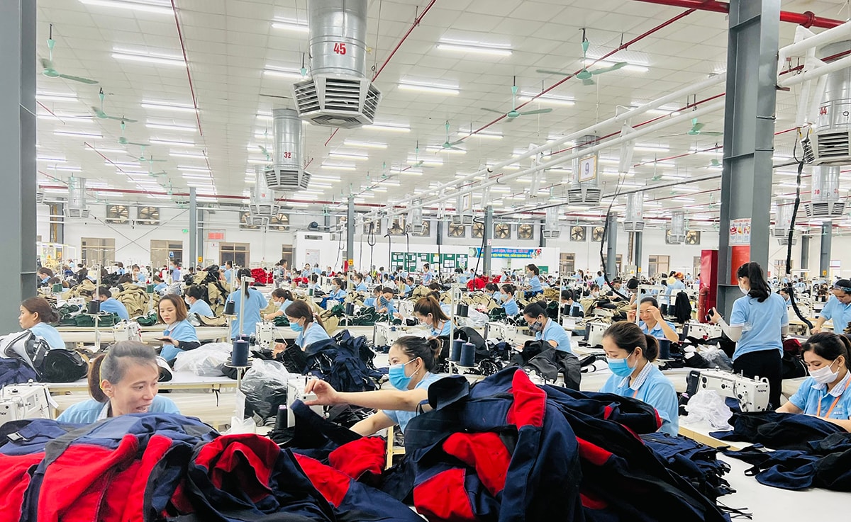 Vì nhiều lý do, một bộ phận công nhân, người lao động chưa có điều kiện phấn đấu vào Đảng. Ảnh: Khánh Ly