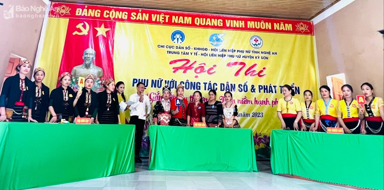 Phụ nữ huyện Kỳ Sơn tham gia cuộc thi Phụ nữ với công tác dân số và phát triển.jpg