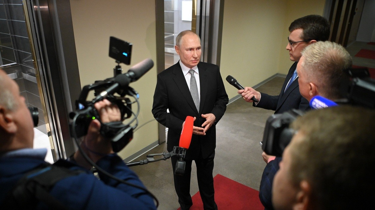 Tổng thống Nga Putin trao đổi với báo chí hôm 13-7. Ảnh Sputnik.jpeg