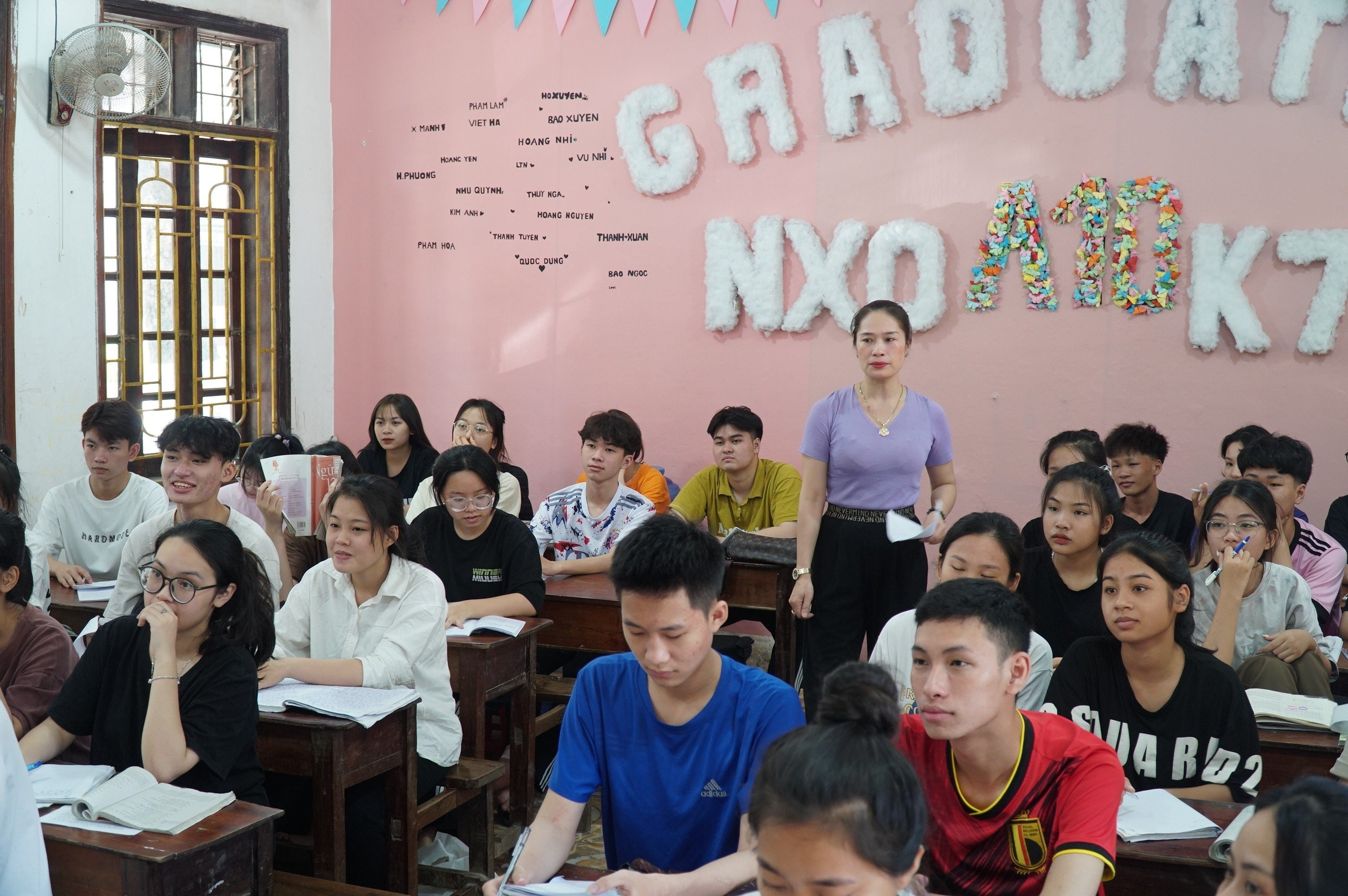 bna_Tiết ôn tập của học sinh lớp 12 - Trường THPT Nguyễn Xuân Ôn.jpg