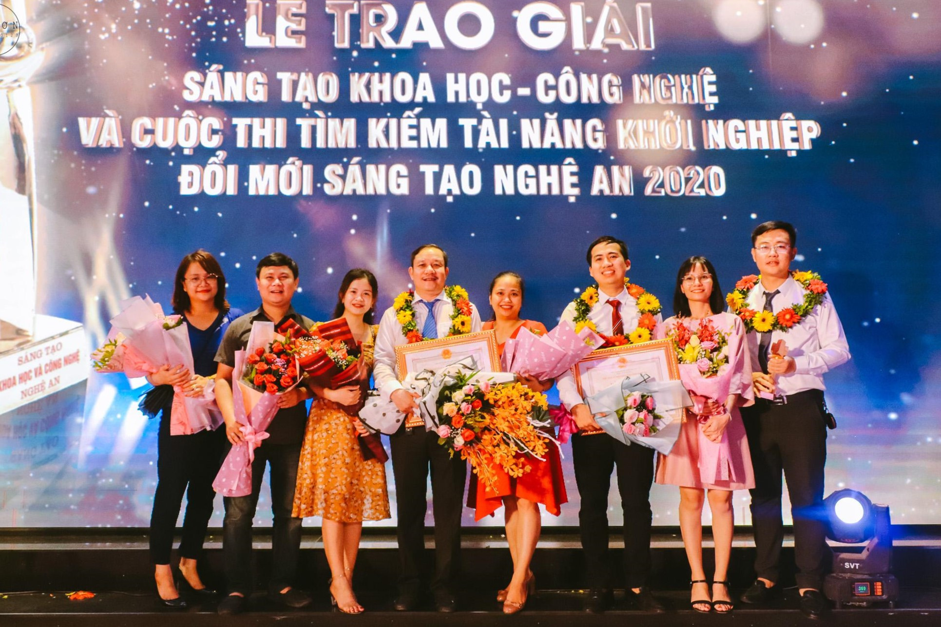 bna_TTƯT, TS.BS. Phạm Vĩnh Hùng  và các cộng sự tại Lễ trao giải Sáng tạo KH-CN năm 2020.jpg