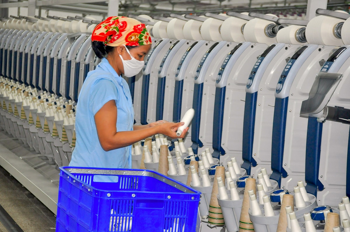 Dây chuyền sản xuất tại Tổng Công ty Dệt may Hoàng Thị Loan.