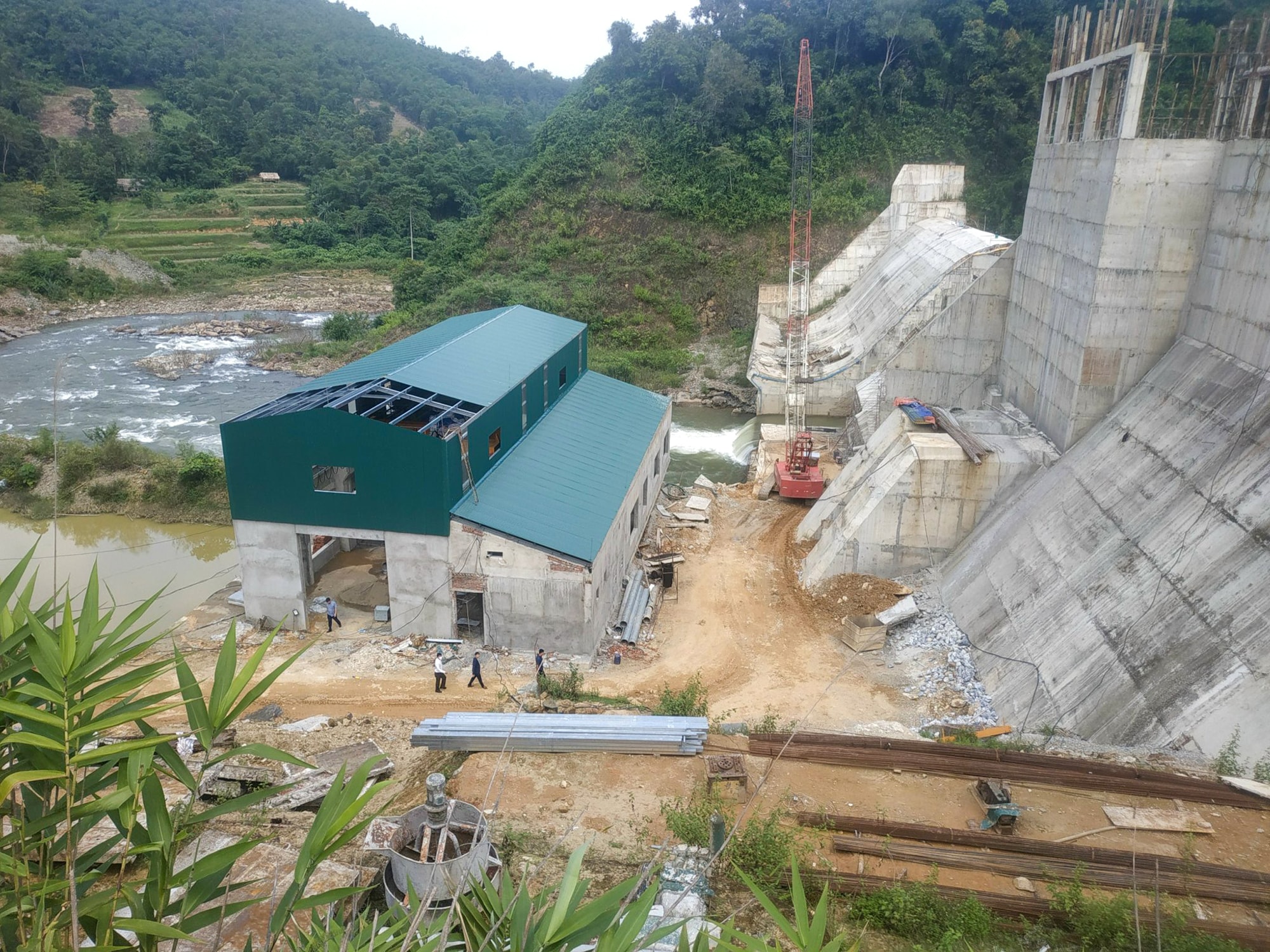 Thi công thủy điện Suối Choang (xã Châu Khê, huyện Con Cuông).