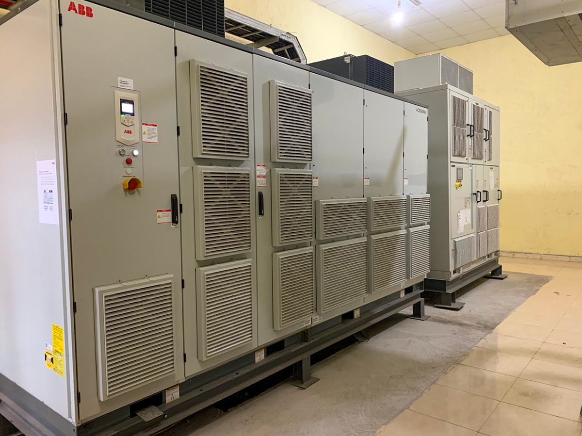 Tủ biến tần lắp cho quạt tiết kiệm điện năng ở Nhà máy Xi măng Sông Lam.