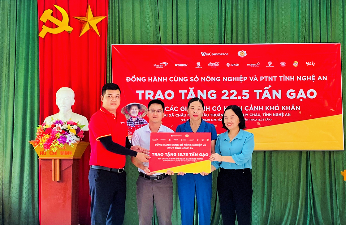 bna_ 3 WinCommerce đồng hành cùng Sở Nông Nghiệp và PTNT tỉnh Nghệ An triển khai buổi trao tặng gạo (2).png