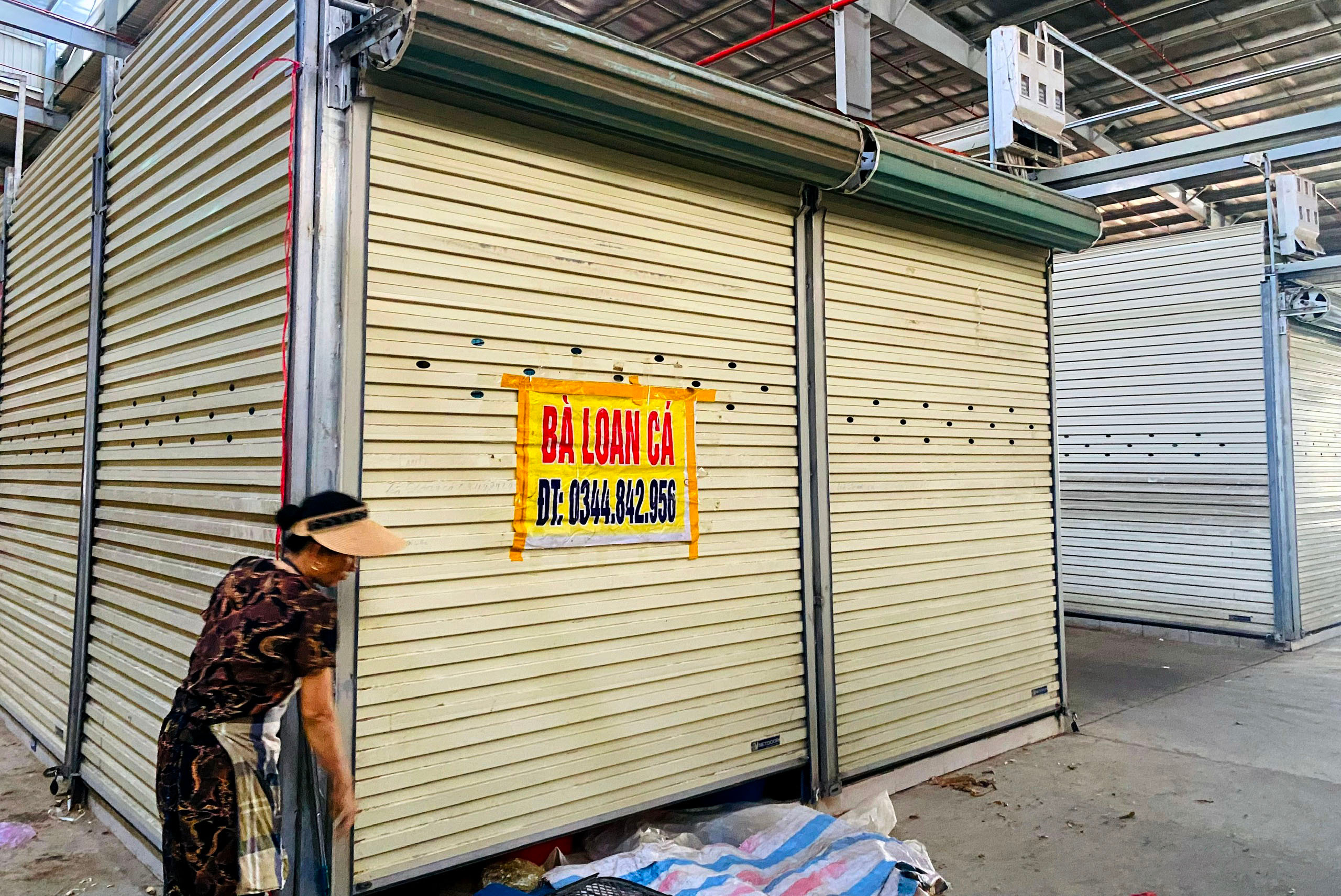 bna_Buôn bán ế ẩm tiểu thương chợ Đô Lương phải đóng cửa hàng ảnh QA.jpg