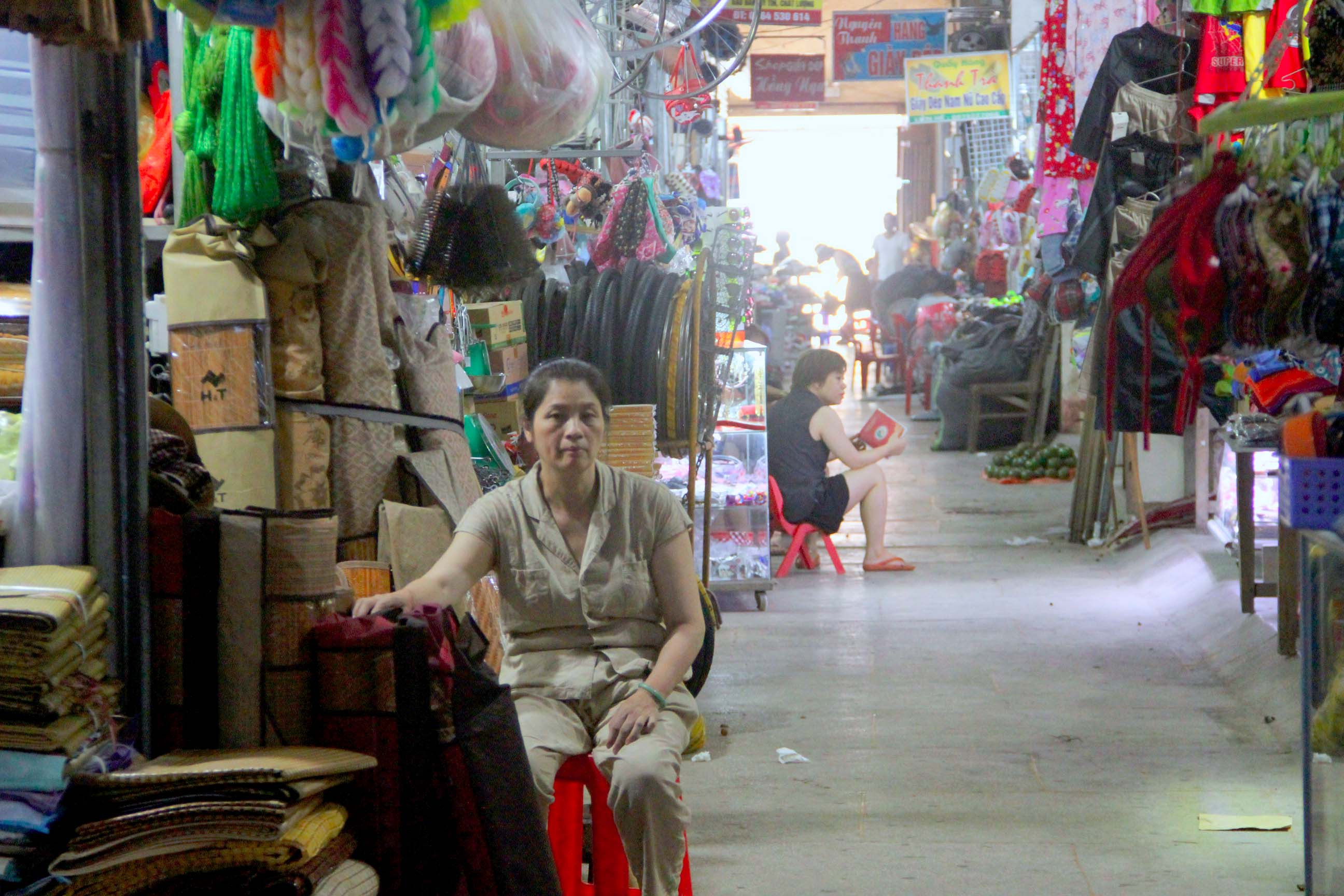 bna_Các lối đi của chợ Ga Vinh vắng tanh khách hàng ảnh Quang An.jpg