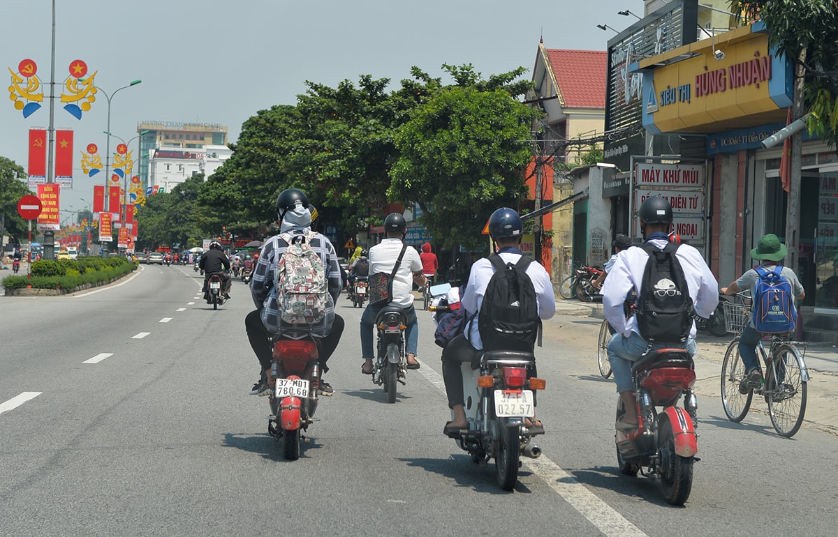 Tăng cường kiểm tra, xử lý sẽ góp phần hạn chế được tình trạng vi phạm Luật Giao thông đường bộ ở học sinh. Ảnh minh họa: Thành Cường