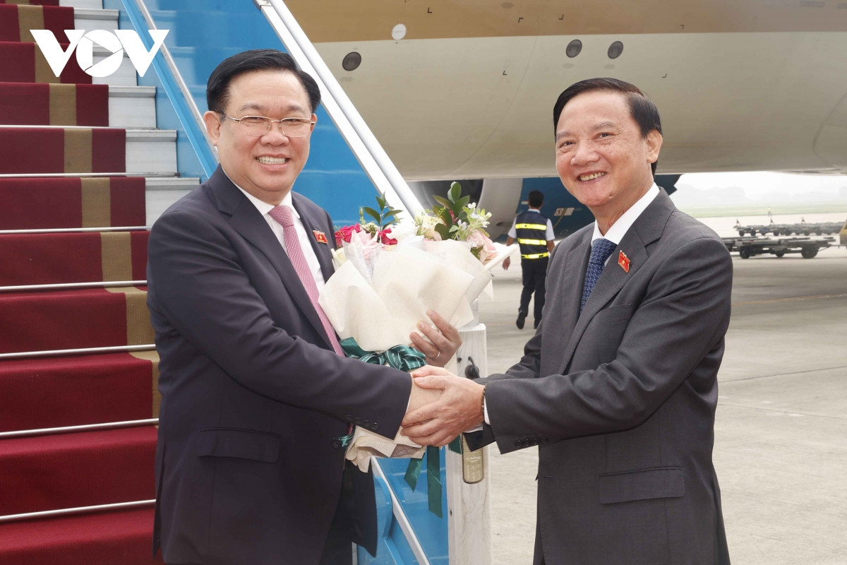 Phó Chủ tịch Quốc hội Nguyễn Khắc Định đón Chủ tịch Quốc hội Vương Đình Huệ tại Sân bay Nội Bài.jpeg