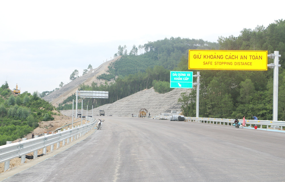 bna_Cao tốc Bắc Nam đoạn qua xã Quỳnh Tân đã hoàn thành và chờ thông xe kỹ thuật_ Ảnh Nguyễn Hải.jpg