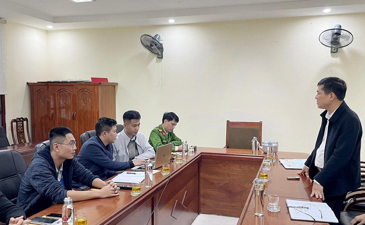 Sở Giáo dục và Đào tạo làm việc với các cơ quan liên quan về việc thực hiện Đề án 06 trong ngành Giáo dục.