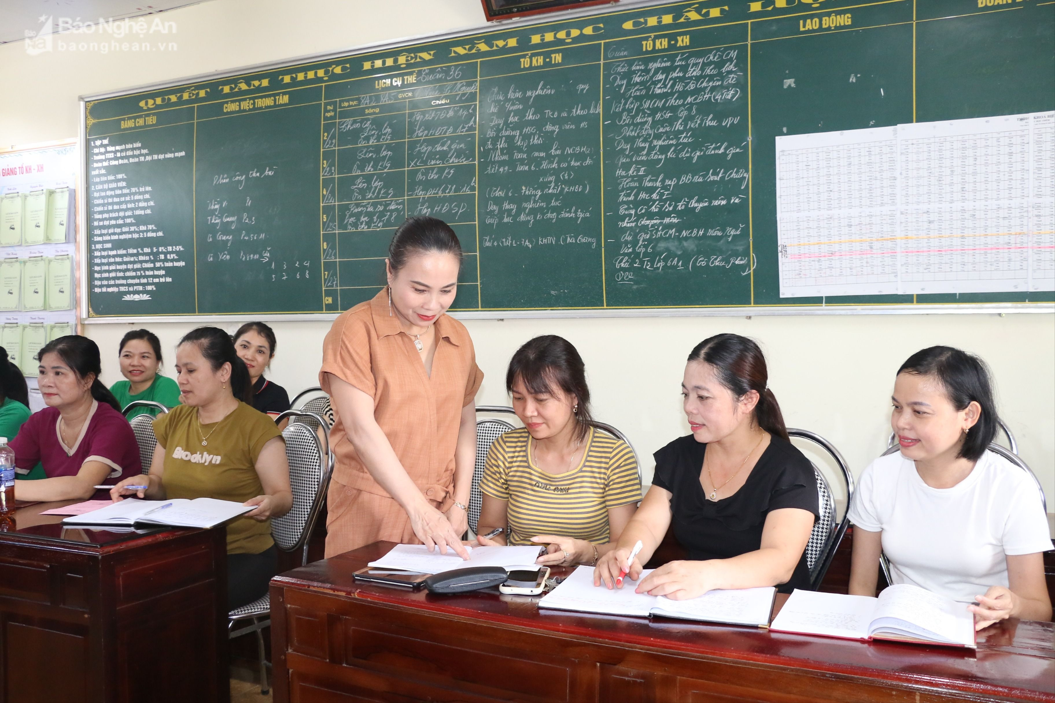 Giáo viên Trường THCS Trà Lân - Con Cuông tập huấn chuẩn bị cho năm học mới.JPG