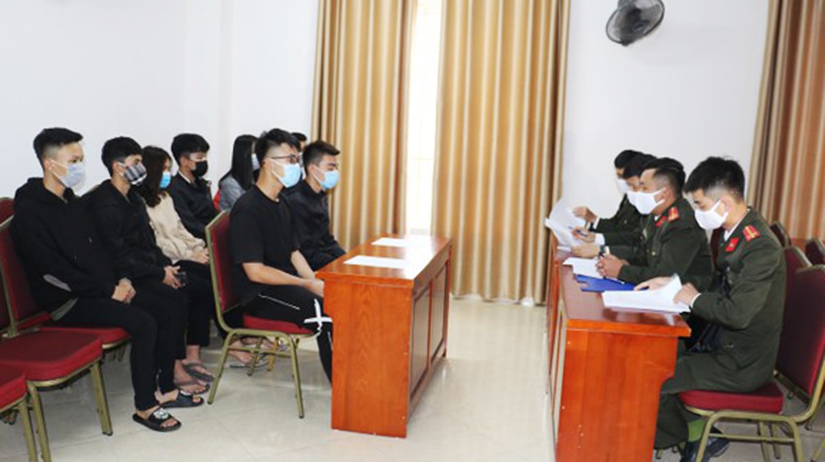 Công an Nghệ An triệu tập 8 đối tượng đưa tin sai sự thật trong dịp dịch Covid-19. Ảnh tư liệu