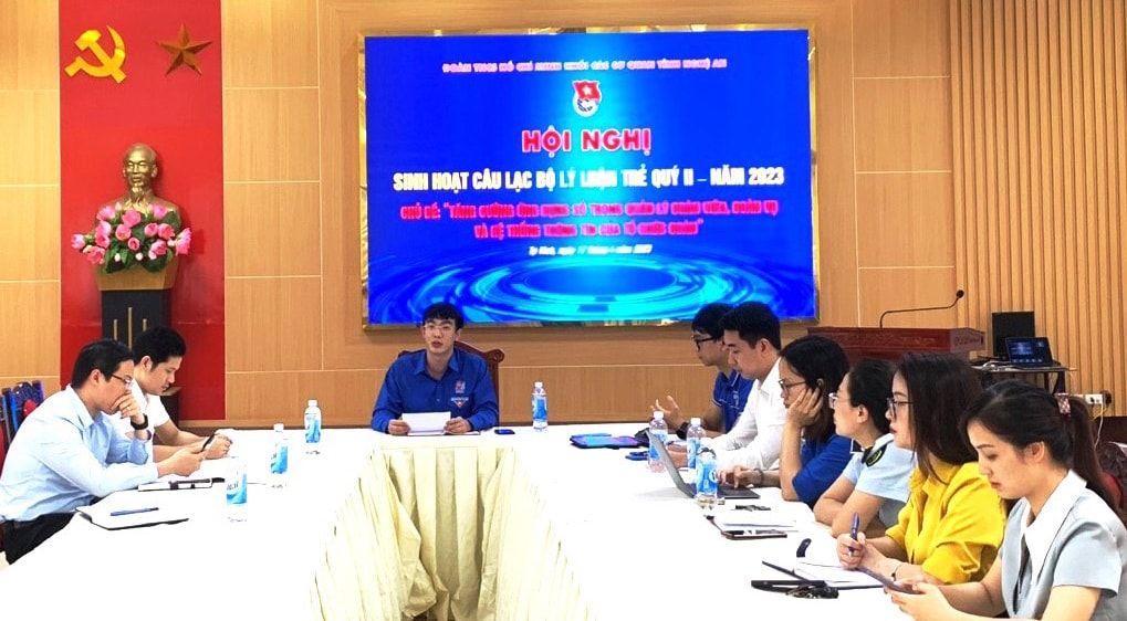 Đoàn Khối CCQ tỉnh sinh hoạt CLB lý luận trẻ. Ảnh: CSCC