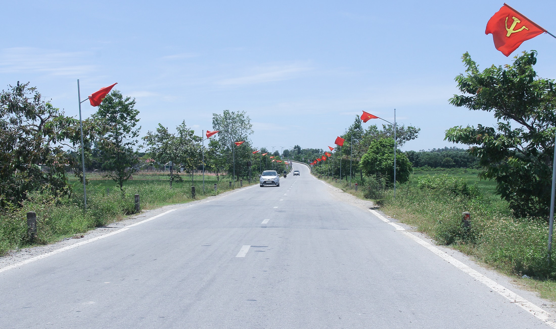 Hệ thống giao thông được tập trung đầu tư, tạo diện mạo mới cho Thanh Chương. Ảnh: Mai Hoa