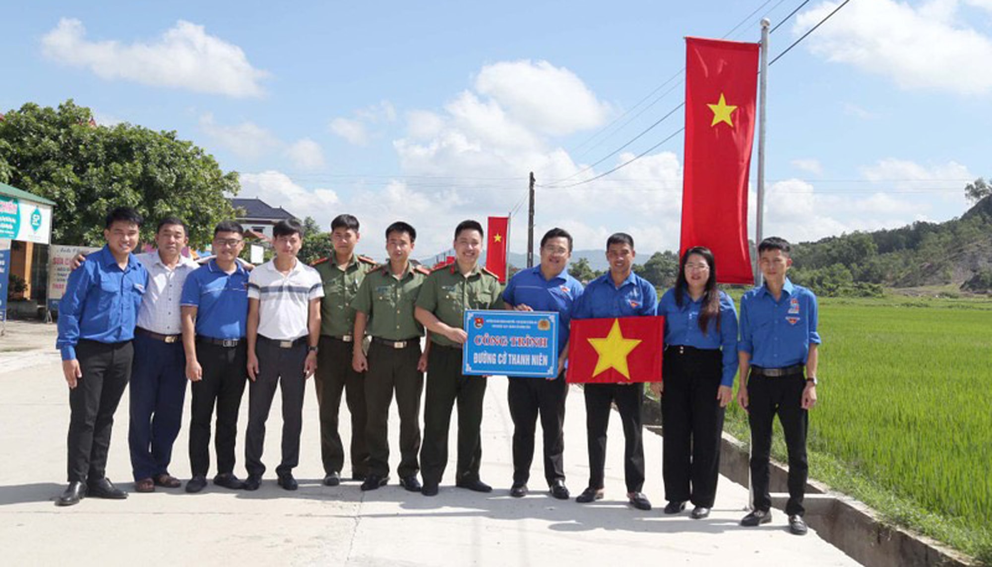 Tỉnh đoàn Nghệ An trao tặng công trình