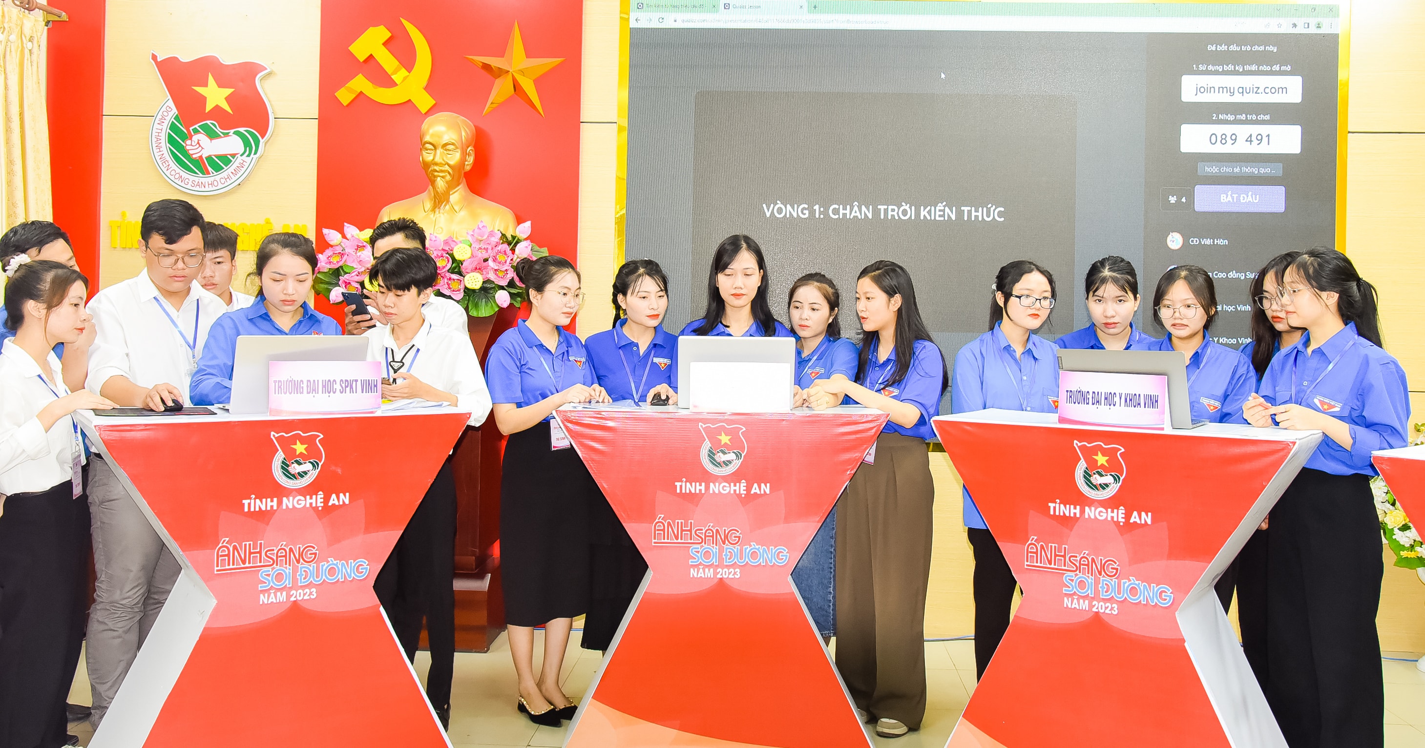 Tỉnh đoàn tổ chức Hội thi Olympic các môn khoa học Mác Lênin và tư tưởng Hồ Chí Minh “Ánh sáng soi đường” năm 2023. Ảnh: Thanh Lê