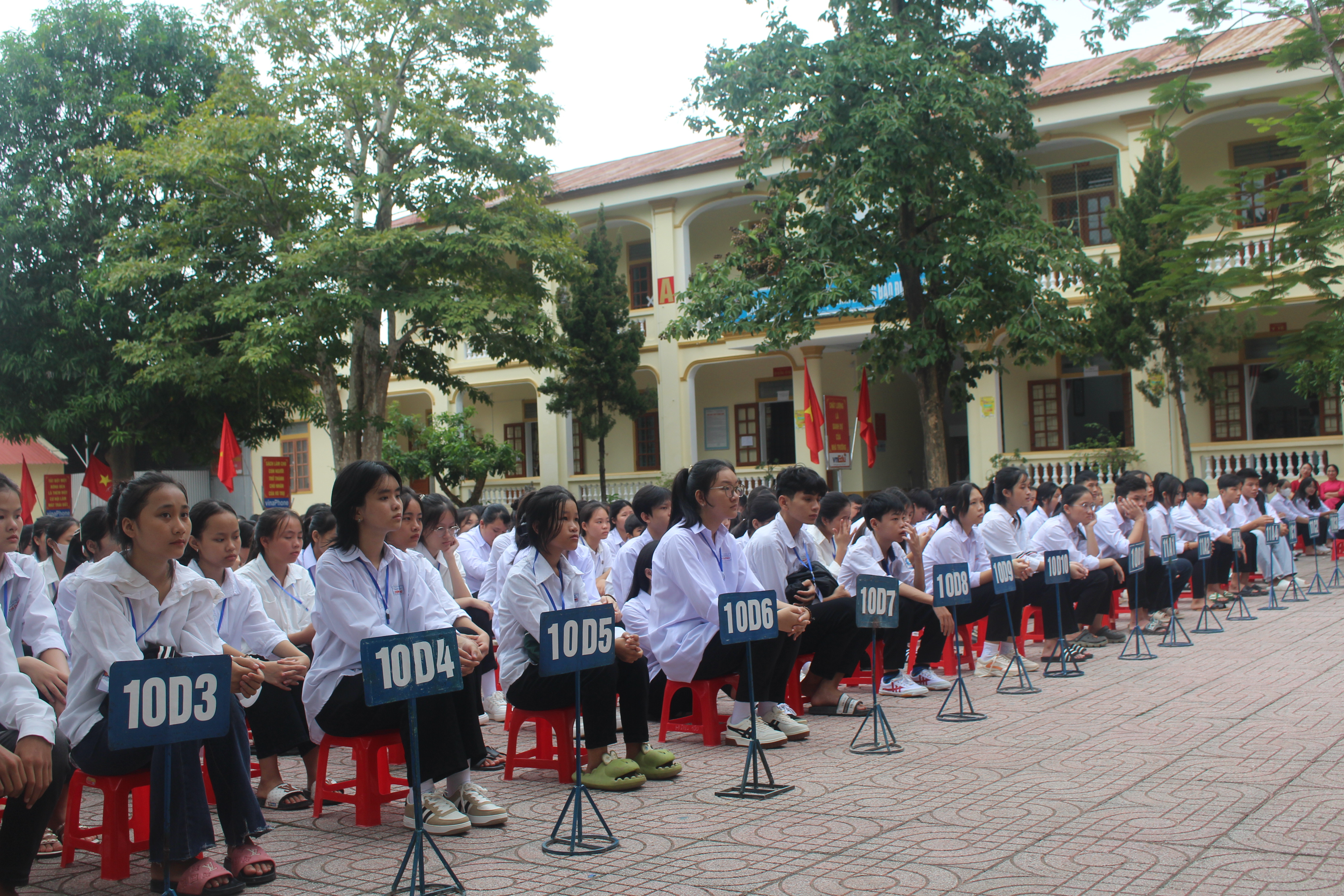 bna_Năm học mới này,huyện Con Cuông có gần 1.180 giáo viên và trên 17.000  học sinh ở 4 bậc học.JPG