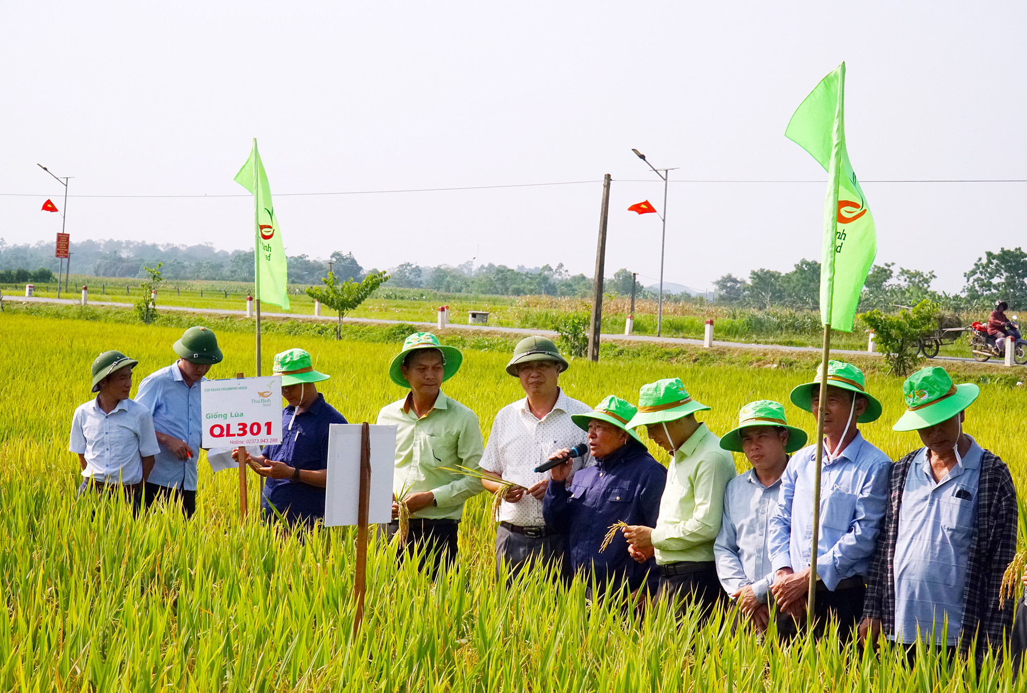 bna- nông dân. Ảnh- Phú Hương.jpg