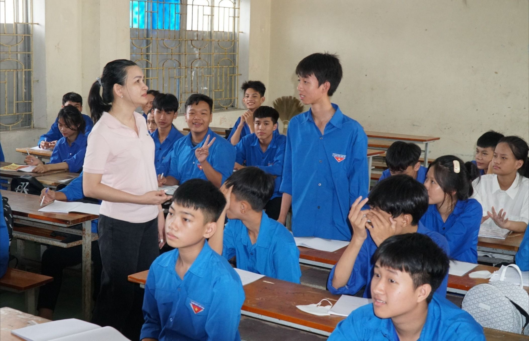 Một buổi học của các tân học sinh trường Trung cấp Kinh tế - Kỹ thuật Hồng Lam.jpg
