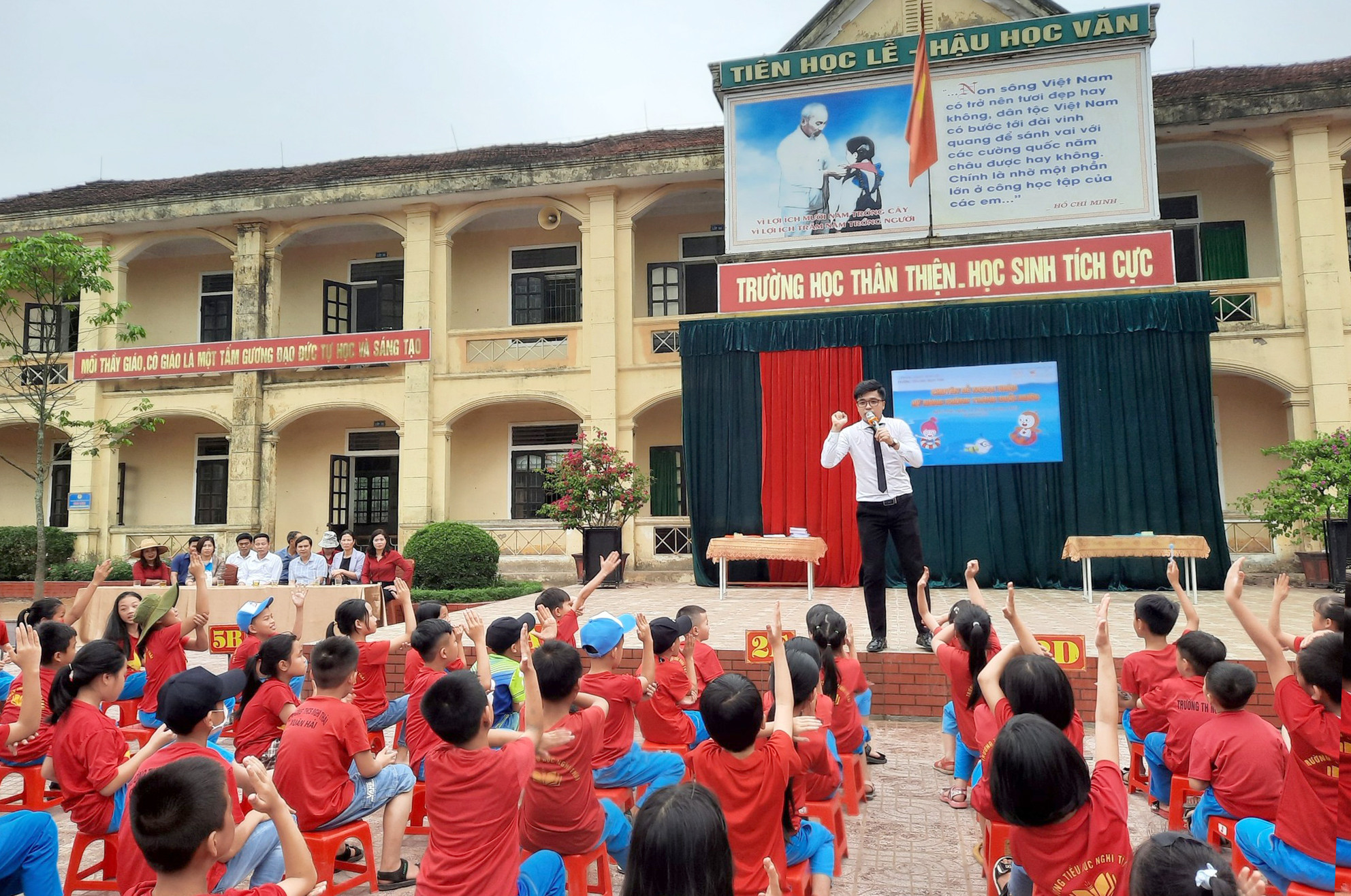 bna_Một buổi giáo dục kỹ năng sống do các trung tâm phối hợp với các trường học trên địa bàn tỉnh Nghệ An.jpg