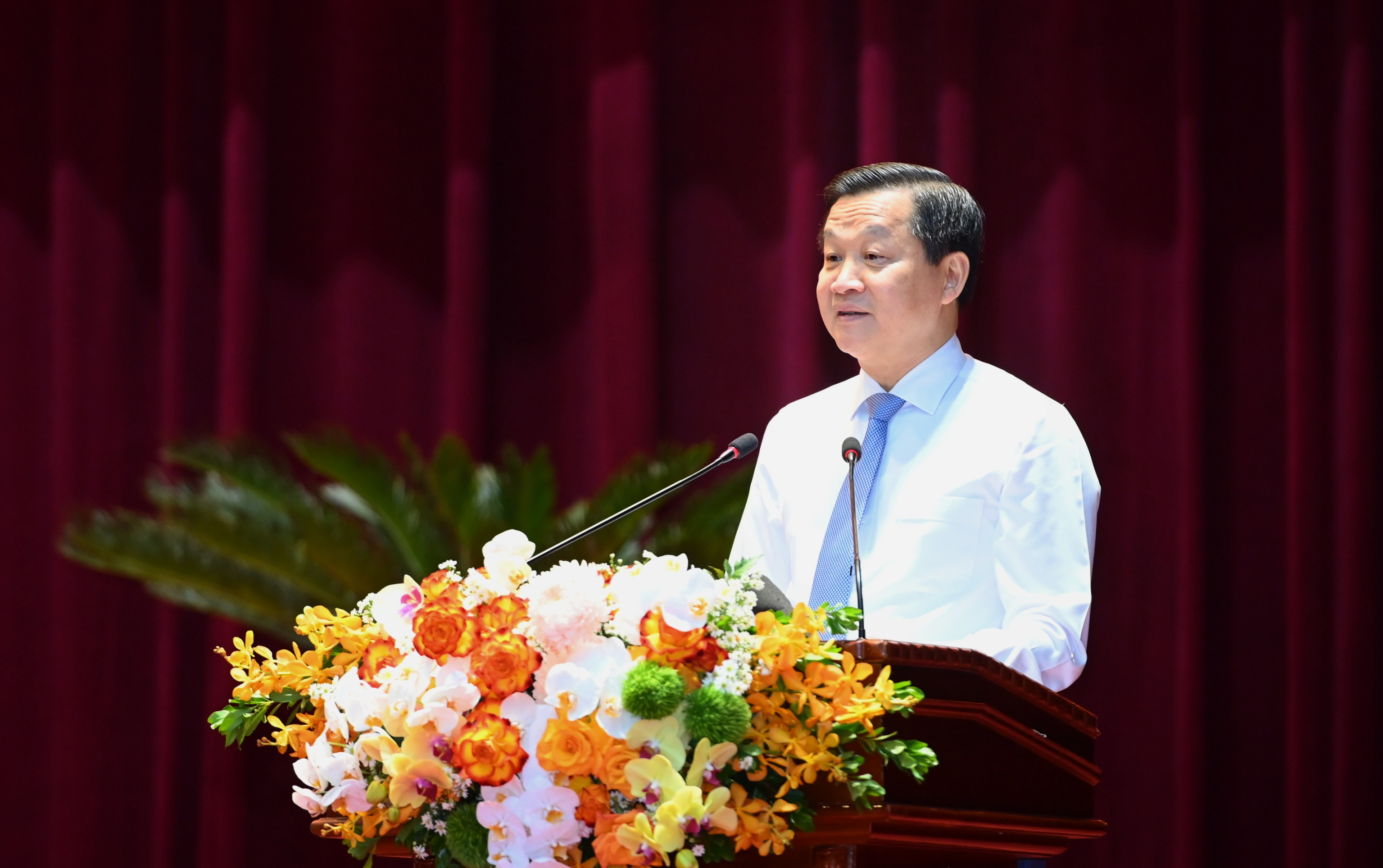 Đồng chí Lê Minh Khái, Bí thư Trung trong Đảng, Phó Thủ tướng Chính phủ thay mặt Ban cán sự đảng Chính phủ Báo cáo về Chương trình hành động thực hiện Nghị quyết số 39-NQ/TW của Bộ Chính trị về xây dựng và phát triển tỉnh Nghệ An đến năm 2030, tầm nhìn đến năm 2045