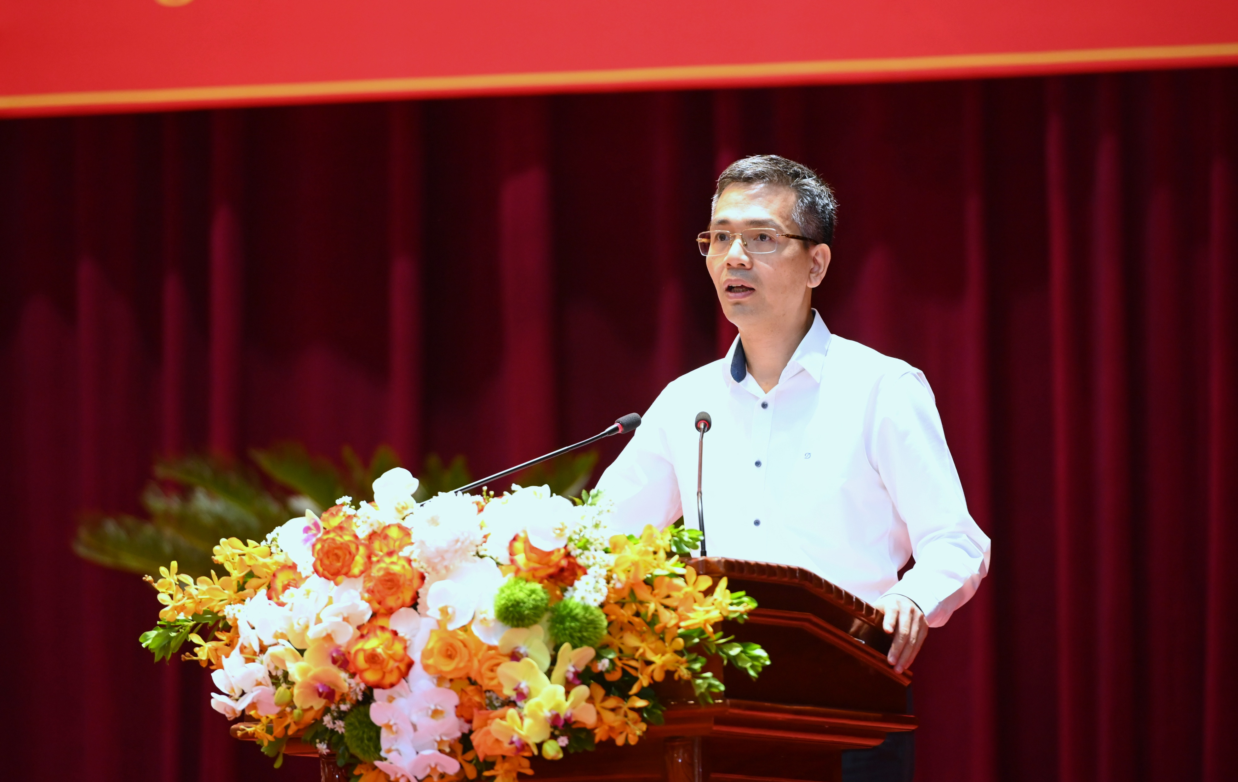 Đồng chí Võ Thành Hưng, Thứ trưởng Bộ Tài chính phát biểu tham luận