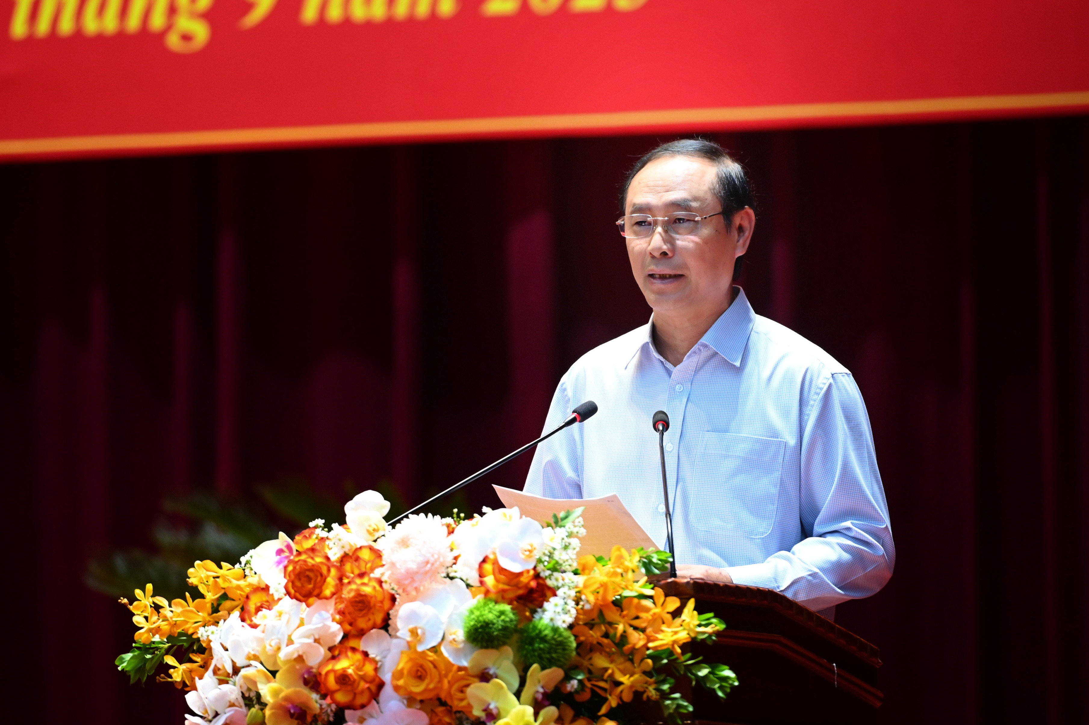 Đồng chí Lê Đình Thọ - Thứ trưởng Bộ Giao thông Vận tải phát biểu tham luận tại hội nghị