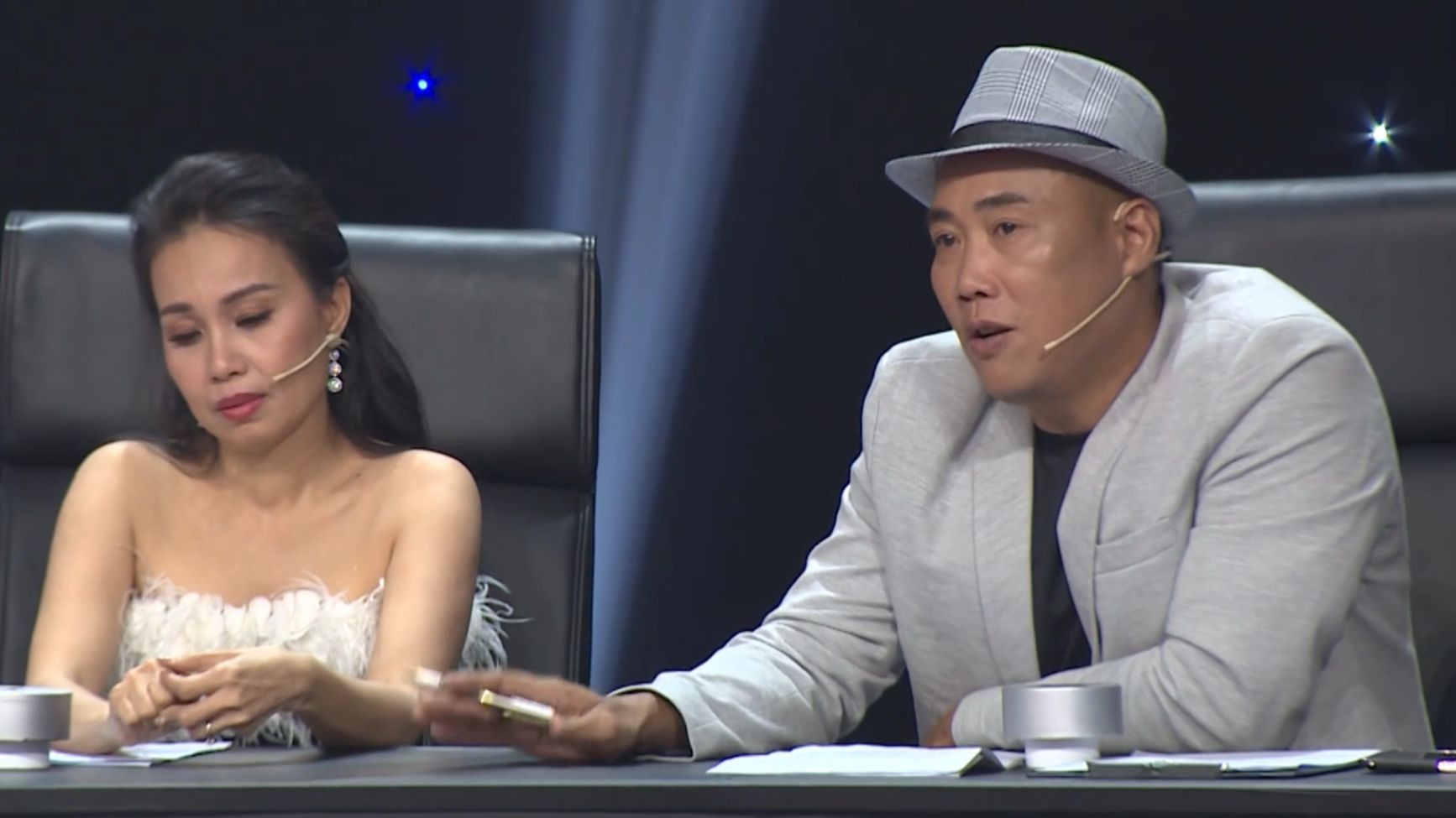 Nhạc sỹ Minh Vy và Cẩm Ly trong một chương trình truyền hình thực tế.jpeg