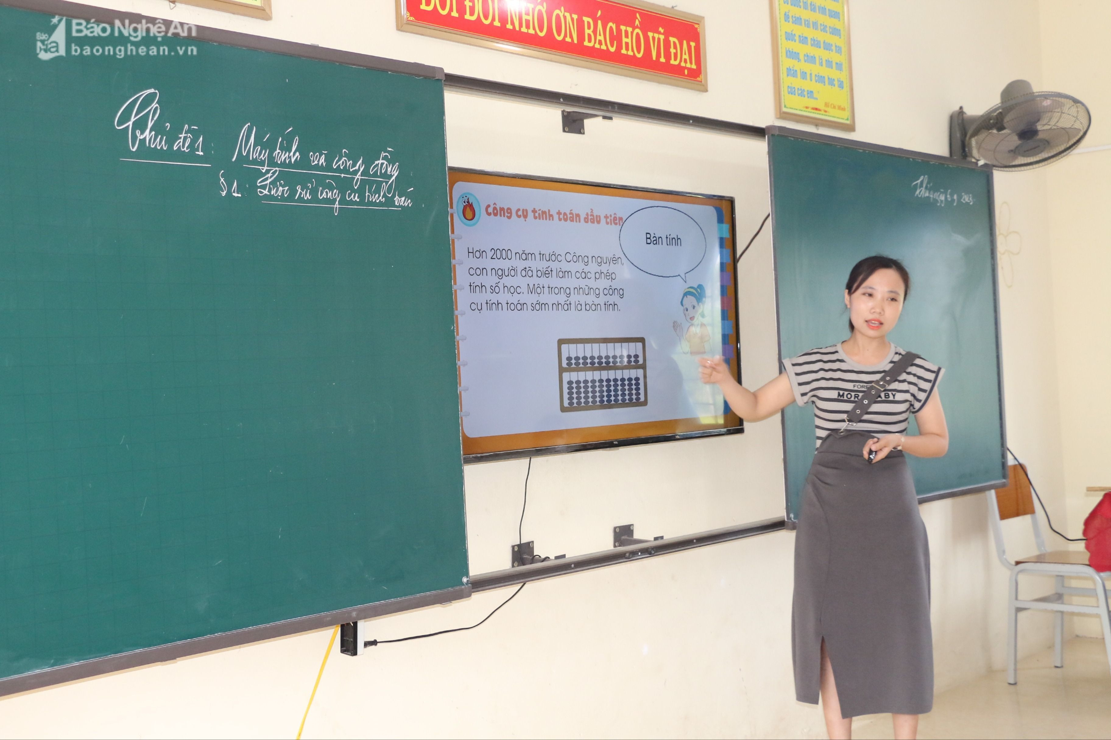Dù chuyên môn chính là Sinh học nhưng cô giáo Nguyễn Thị Minh - THCS Nghi Phương phải đảm nhiệm thêm nhiều môn học khác.JPG
