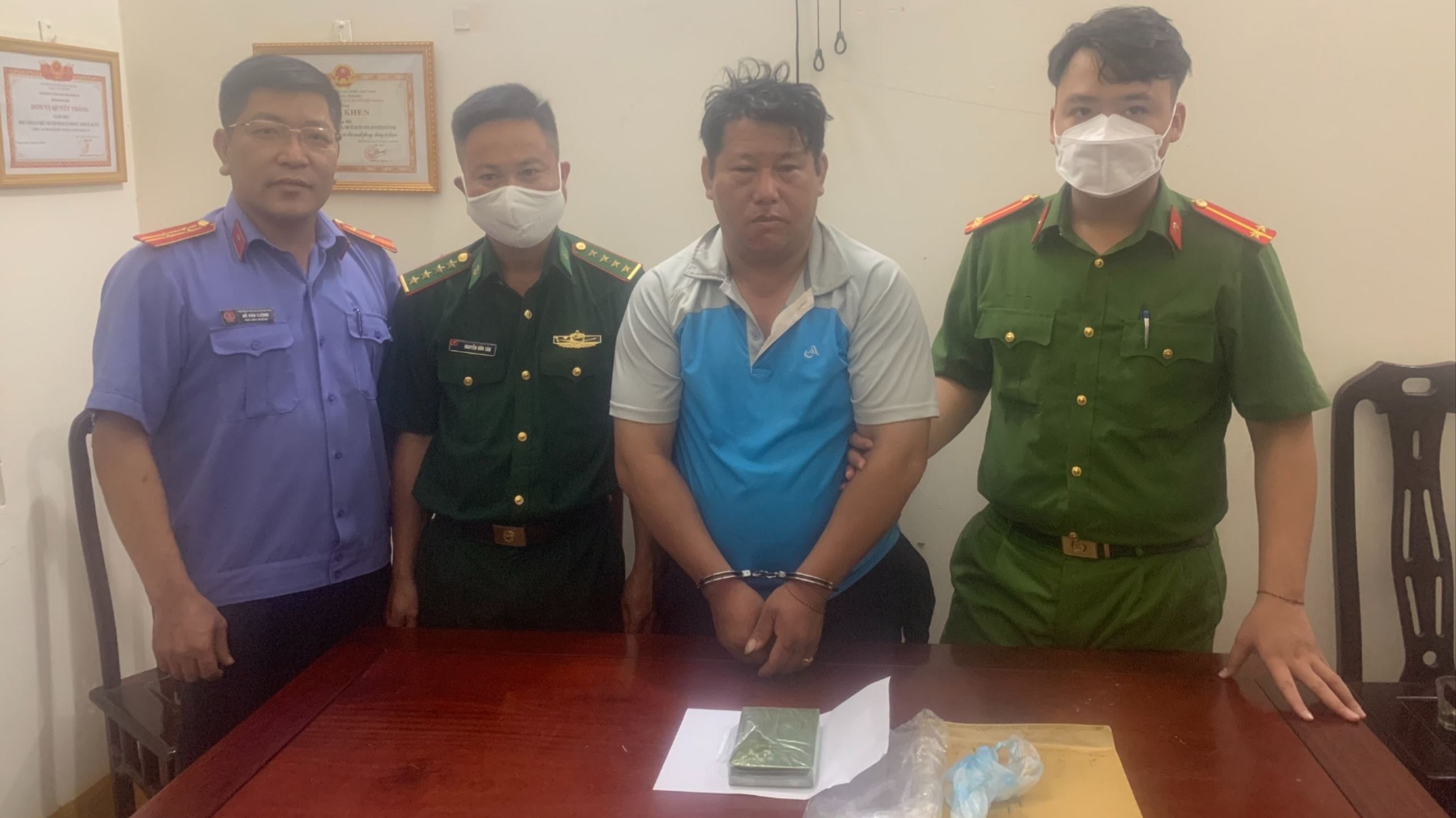 Bắt giữ ‘mắt xích’ trong đường dây vận chuyển trái phép chất ma túy từ nước ngoài về Việt Nam