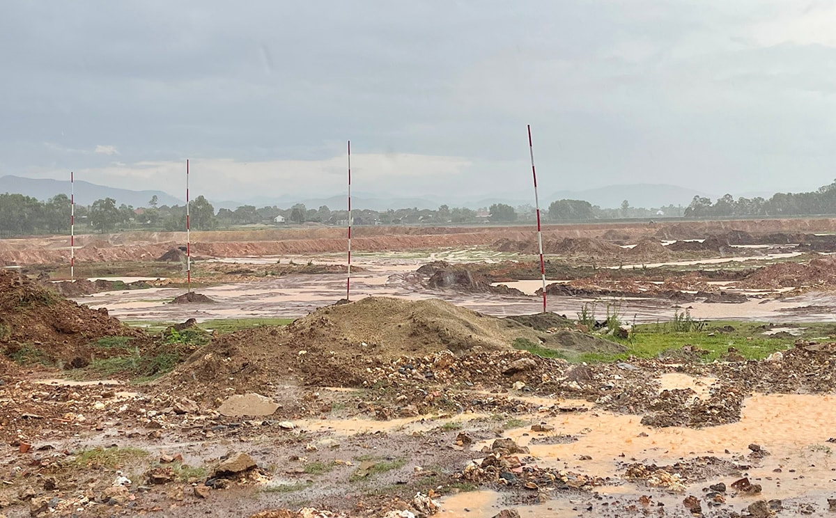 Đập Chọ Ràn tại xã Đại Sơn (Đô Lương) hiện đang được tiến hành nạo vét. Ảnh: Tiến Đông