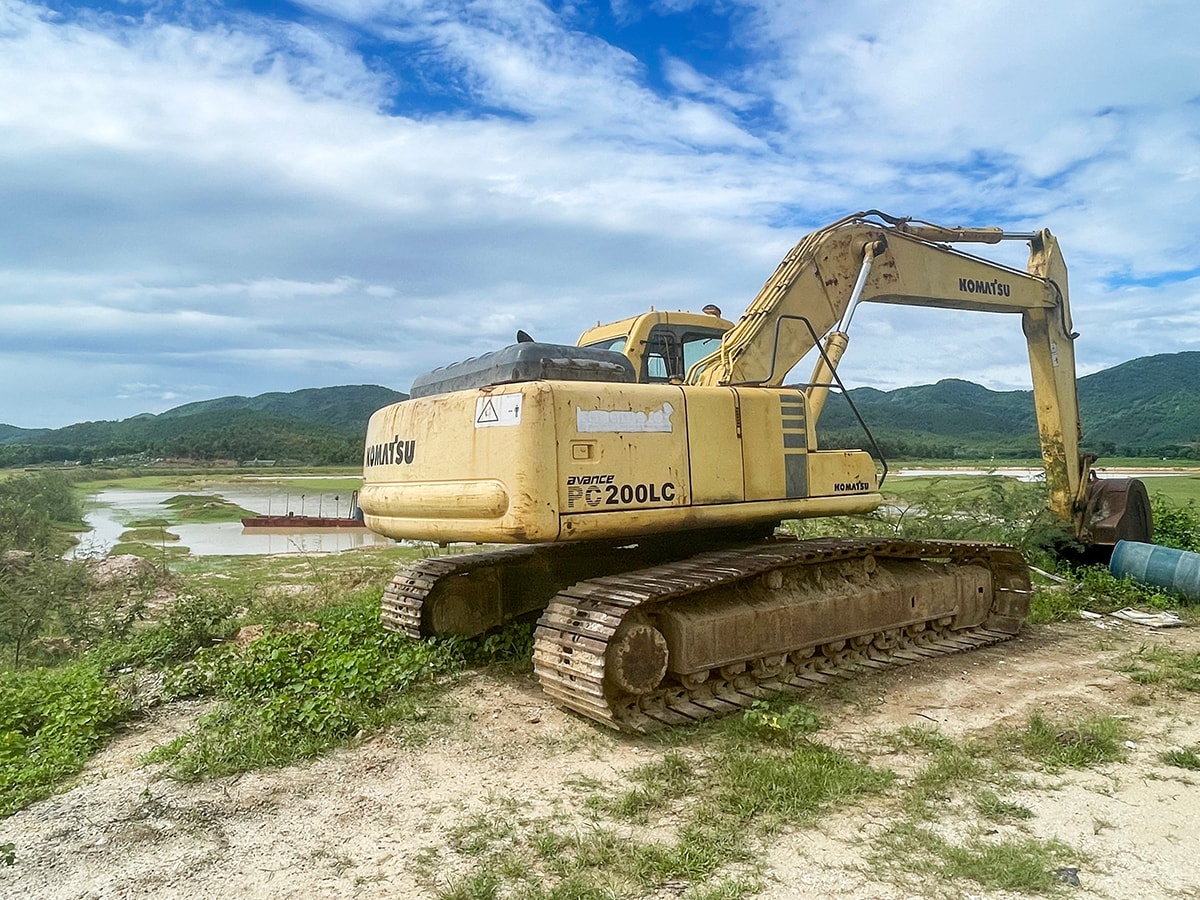 Do thời gian nạo vét bị giới hạn nên máy móc đang phải