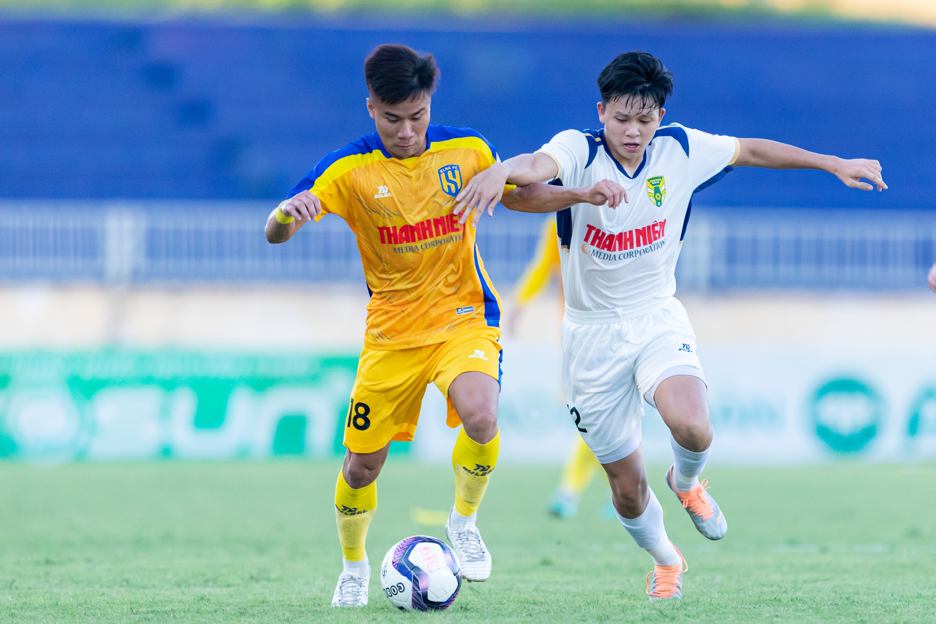 Các cầu thủ U21 Sông Lam Nghệ An đã thi đấu rất cố gắng nhưng chưa đạt kết quả như mong muốn. Ảnh Xuân Thủy.jpg