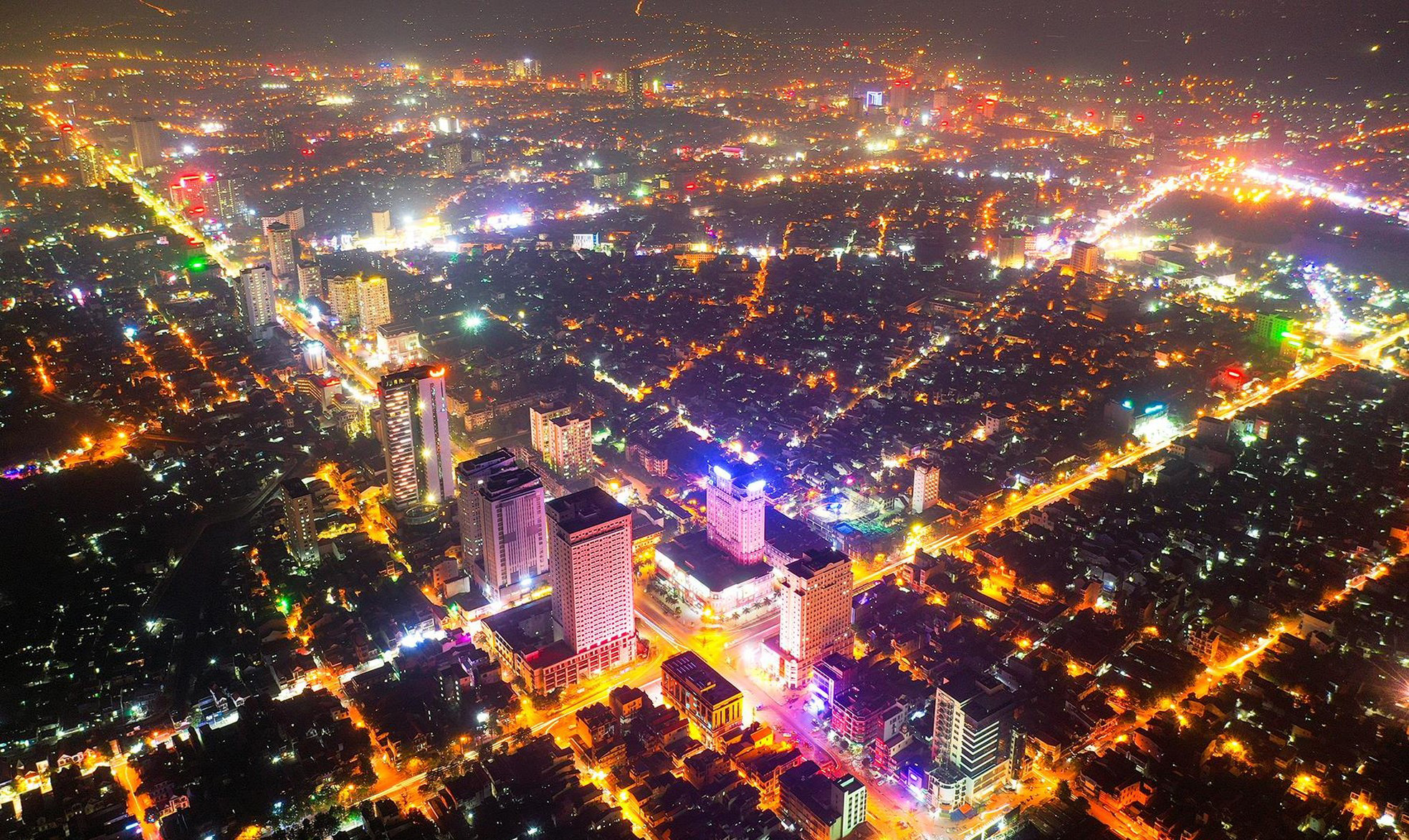 bna_TP Vinh sôi động về đêm ảnh tư liệu Sách Nguyễn.jpg