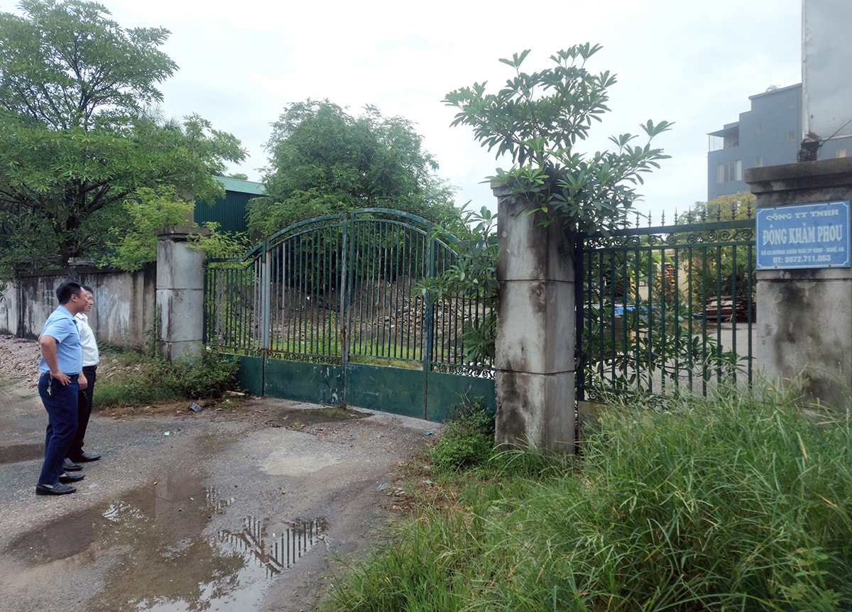 Cổng vào Dự án Trung tâm Dạy nghề Việt Nhất chất lượng cao tại đường Xuân Thái, phường Quán Bàu, thành phố Vinh (Ảnh chụp đầu tháng 8/2023).