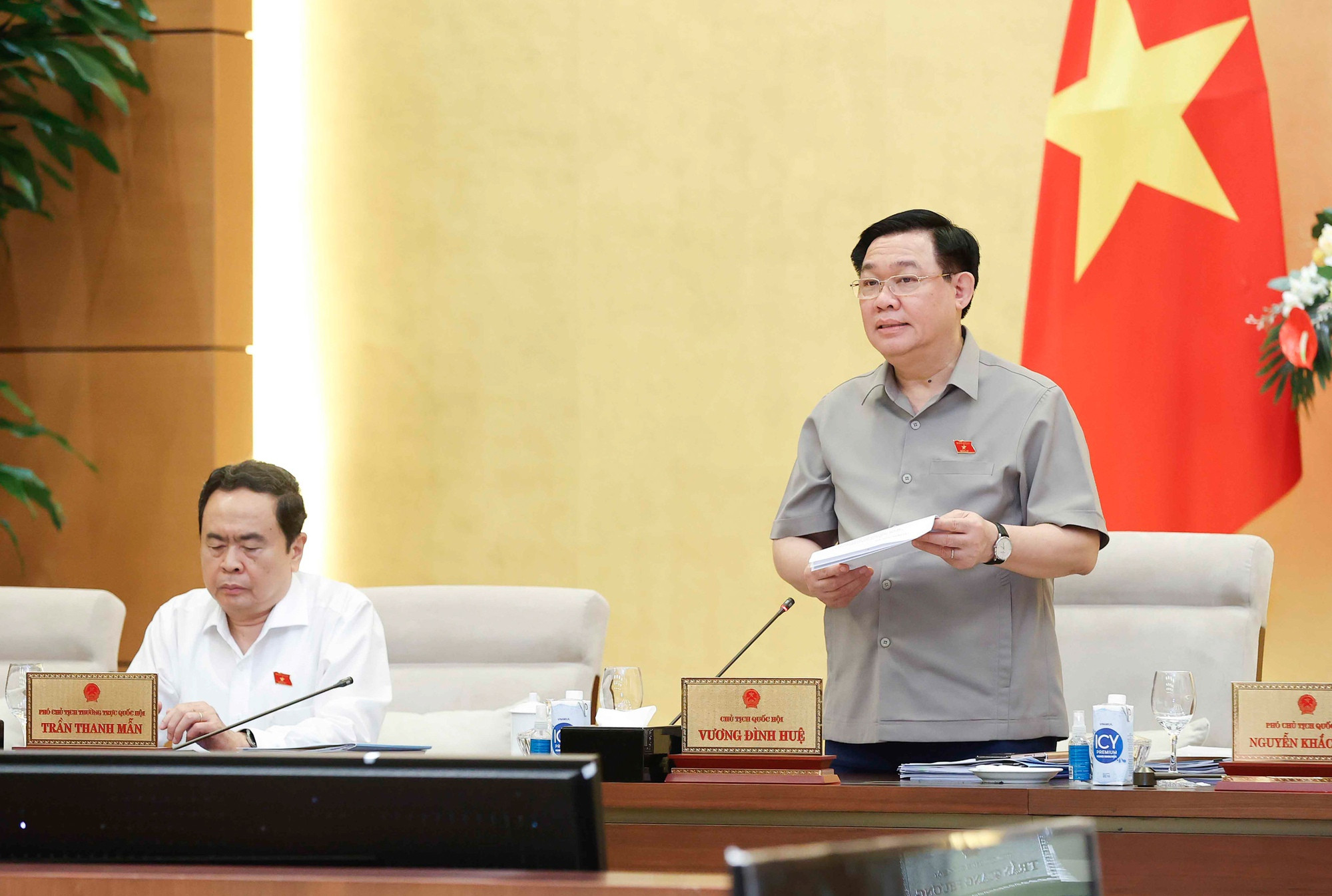 Chủ tịch Quốc hội Vương Đình Huệ phát biểu tại phiên họp của Uỷ ban Thường vụ Quốc hội tháng 9.jpeg
