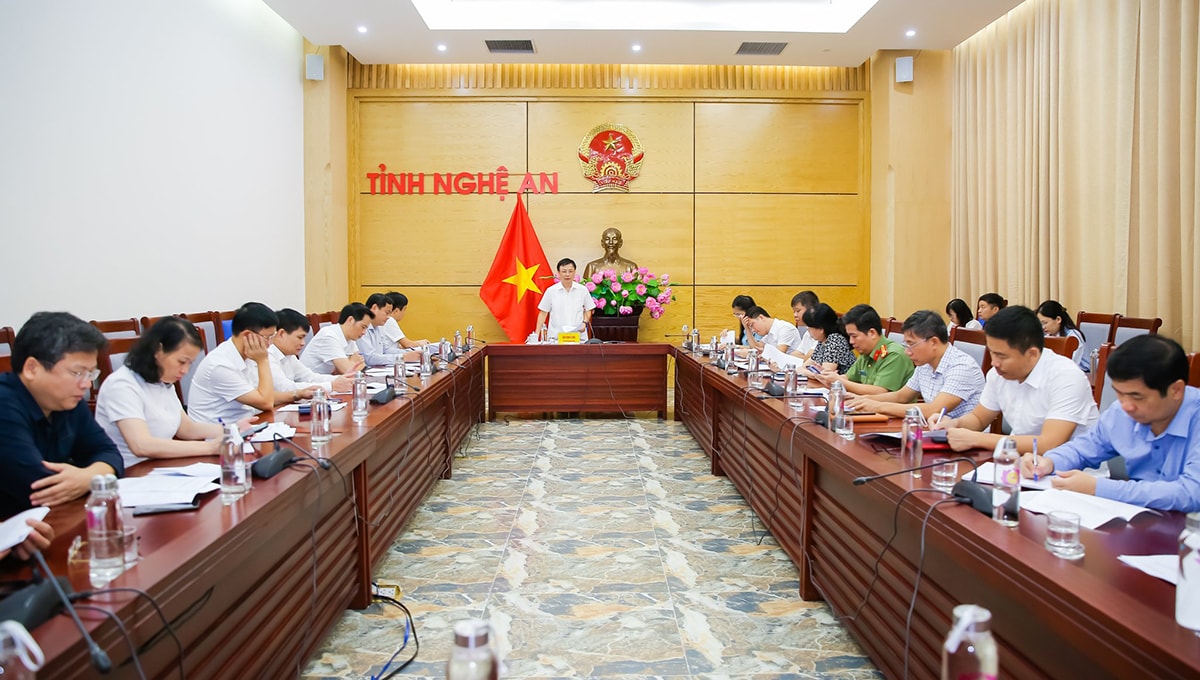Toàn cảnh Hội nghị lấy ý kiến về dự thảo Quy định phát ngôn, cung cấp thông tin cho báo chí và xử lý thông tin đăng, phát trên báo chí, thông tin phản ánh trên mạng xã hội của các cơ quan hành chính nhà nước trên địa bàn tỉnh.