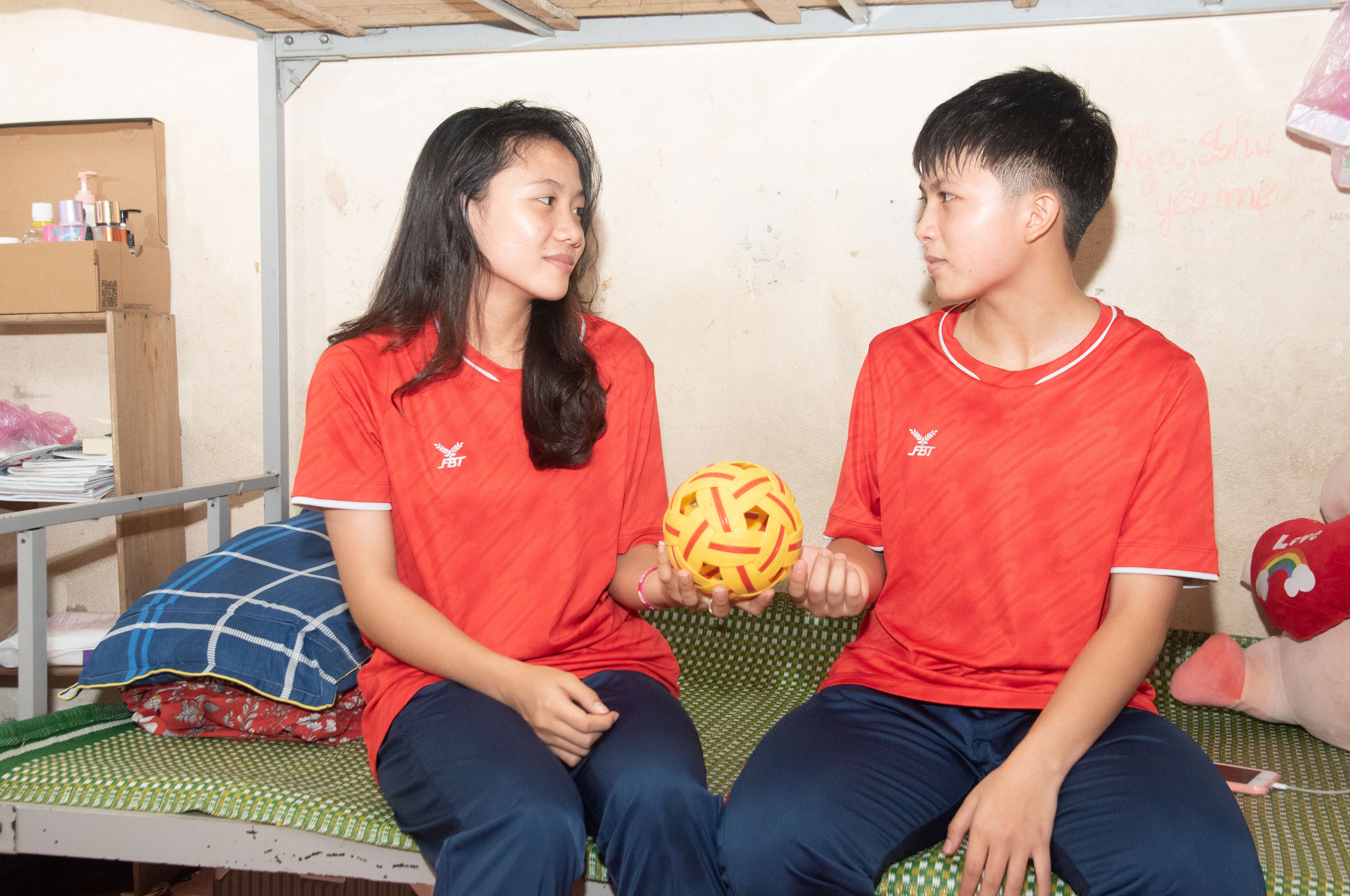 bna_Trương Thanh Thảo (trái) và Đào Thị Kim Oanh - bộ đôi vận động viên cầu mây trẻ triển vọng của Nghệ An (2).jpg